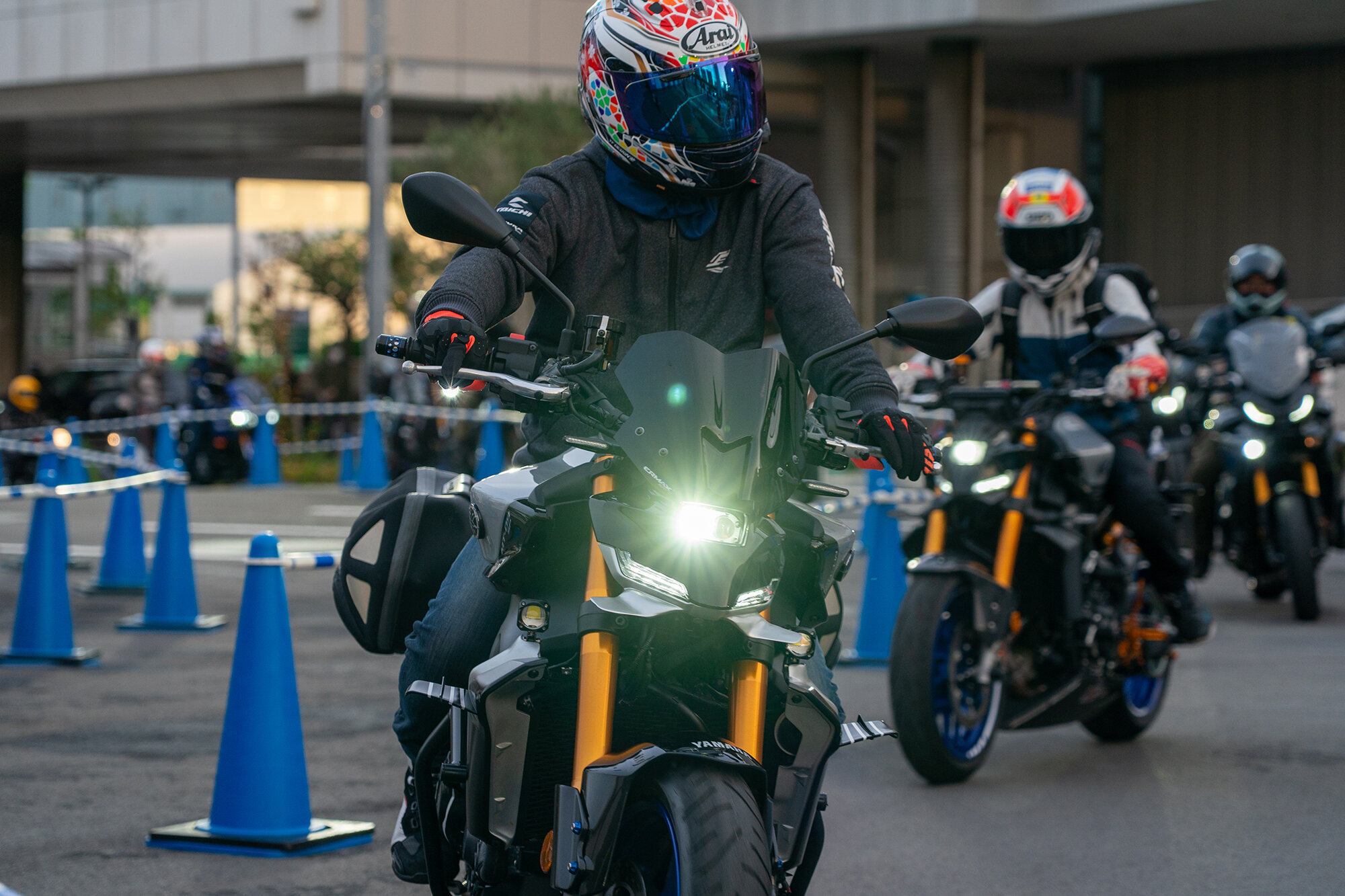 当日は雨が心配されましたが、イベント開始数時間前にはすっかり上がり、18時に開場するやいなやMTシリーズに乗ったオーナーさんが続々とご来場。