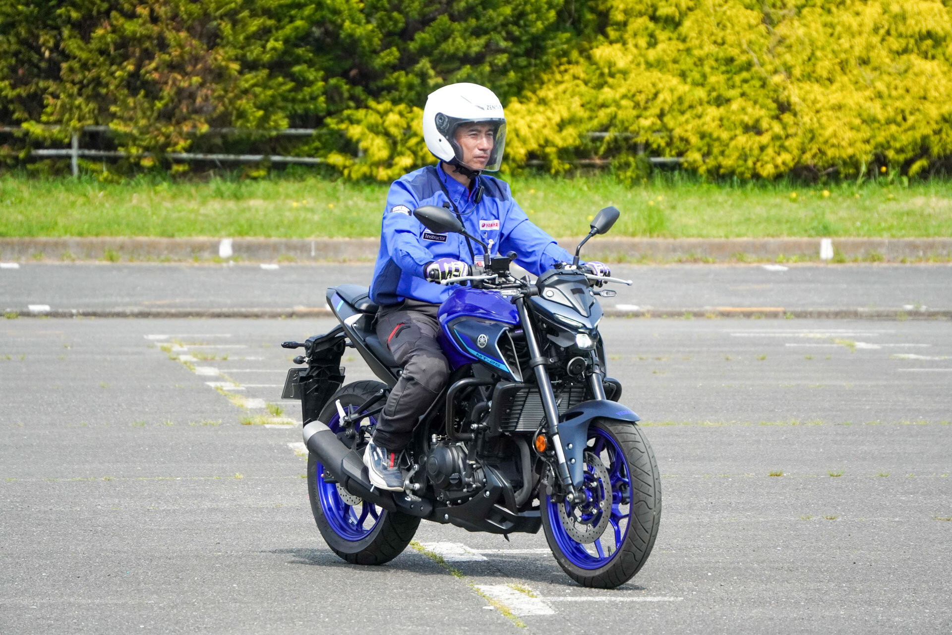 「MT-25は軽くて扱いやすく、初心者にもなじみやすい車体です。また、マイルドなエンジン特性で発進もしやいので、低速走行が多いレッスン向けだと感じています。