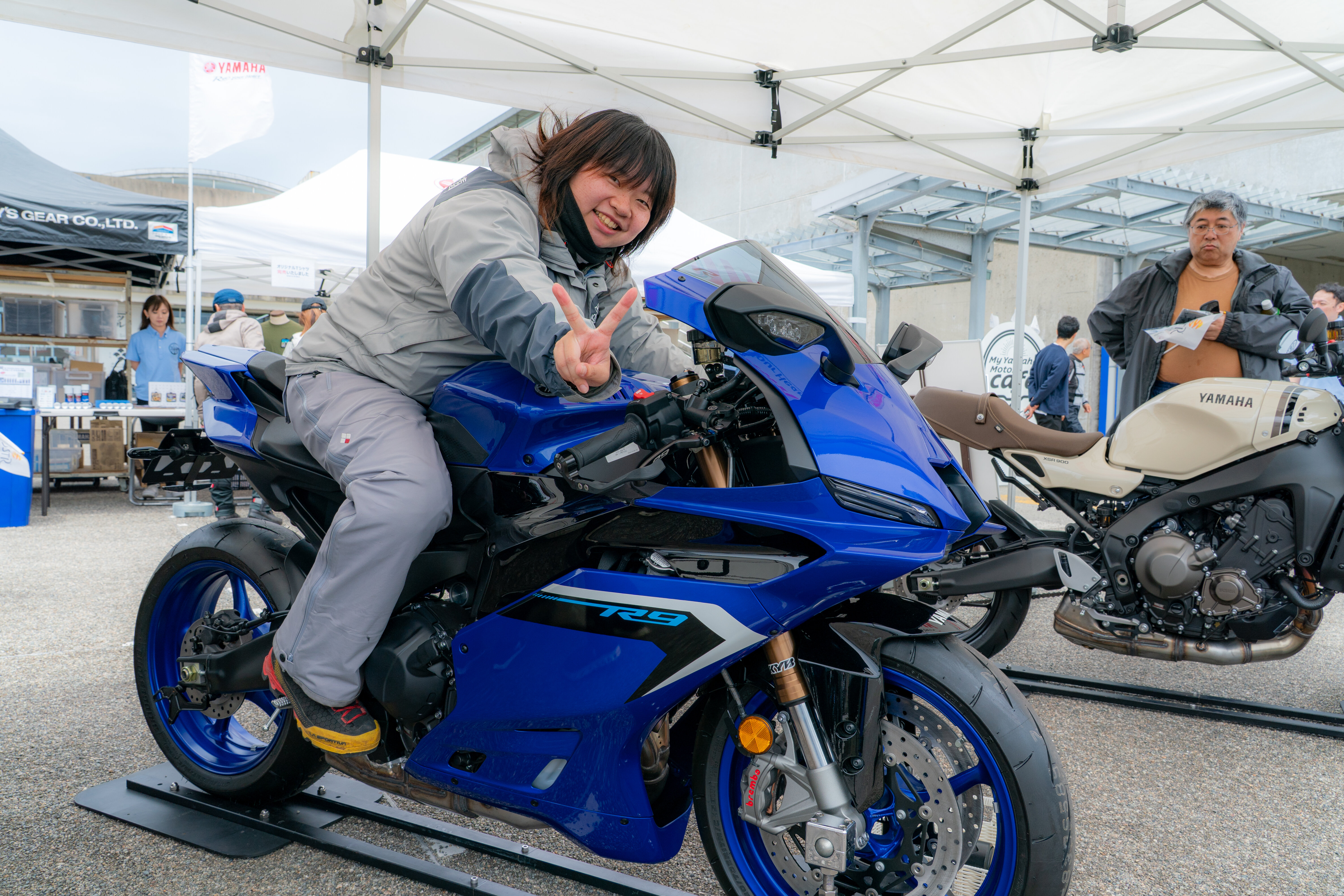 「フルカウルが好き。スーパースポーツに乗りたいし、見た目がかっこいい！ YZF-R9が出たら買います！20代のうちに大型デビューするぞ！」と熱い思いを語ってくださったお客さま。デビューお待ちしております！