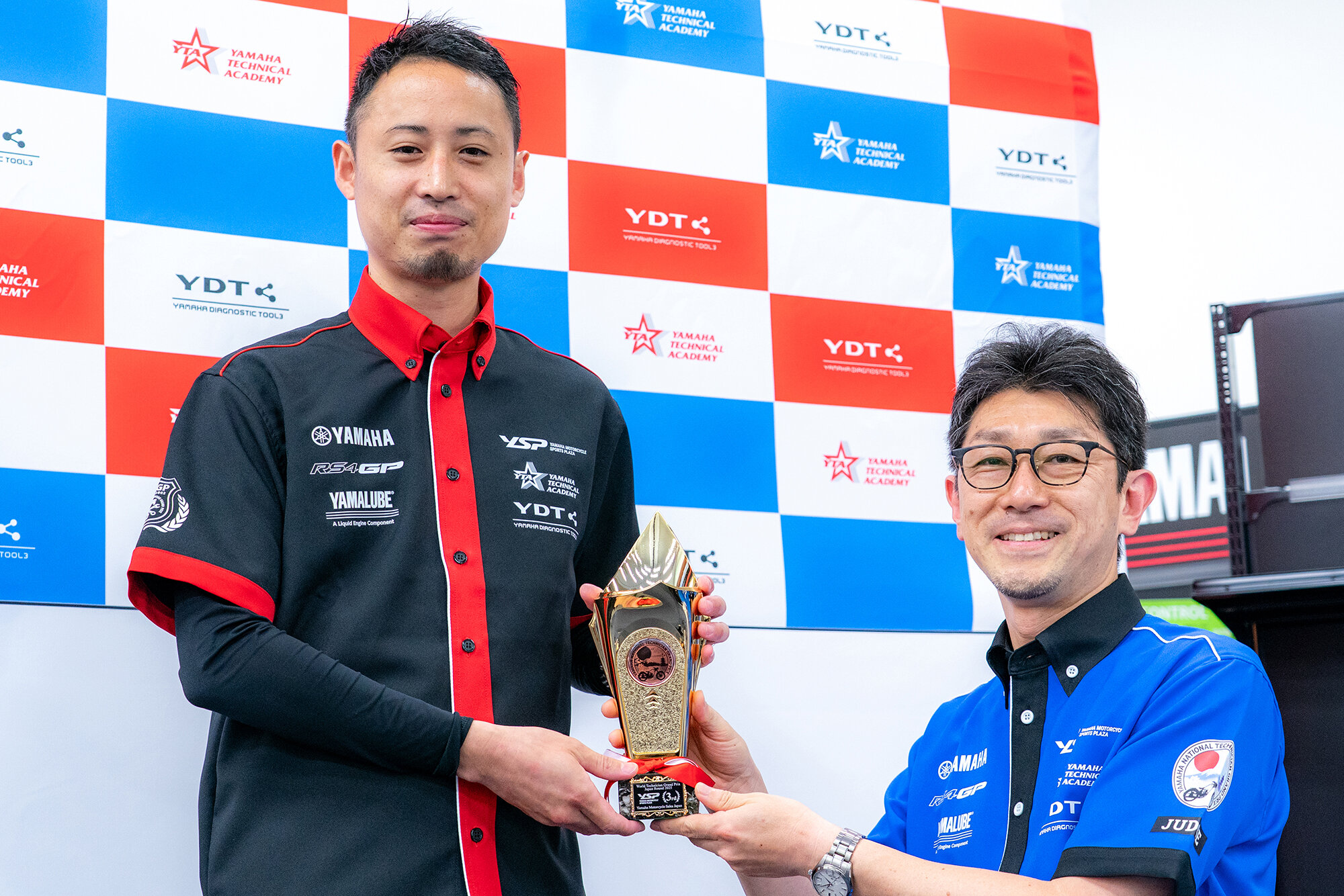 3位になることができて、ものすごく嬉しい反面、この表彰台に立った瞬間、すごく悔しい思いが湧き上がってきました