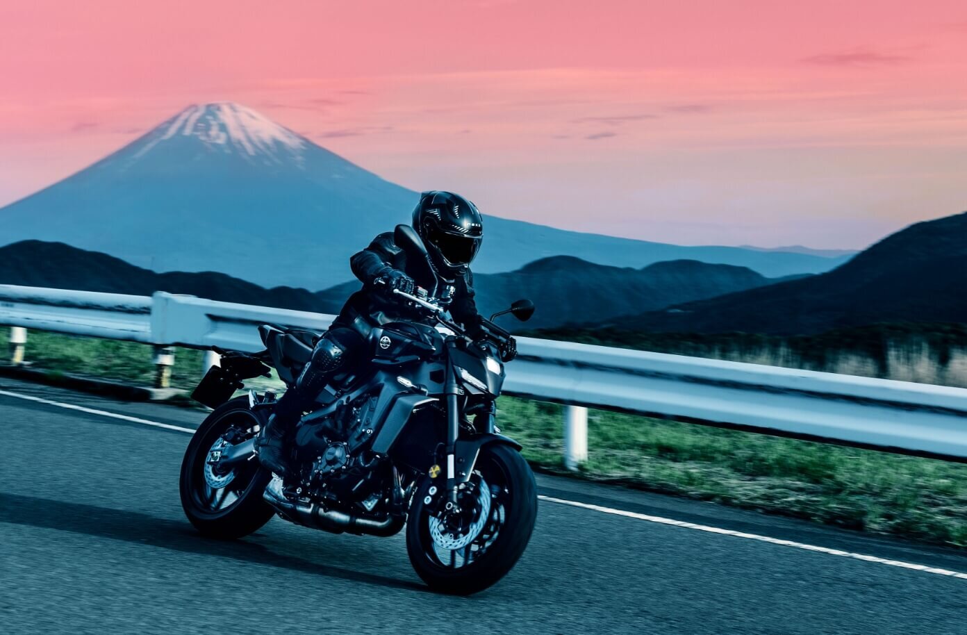 実は私、このY-AMTを昨年の秋にヤマハ バイクレンタルのMT-09 Y-AMTで体験済みでして、その時にこの機能にすごく感動したんです。
