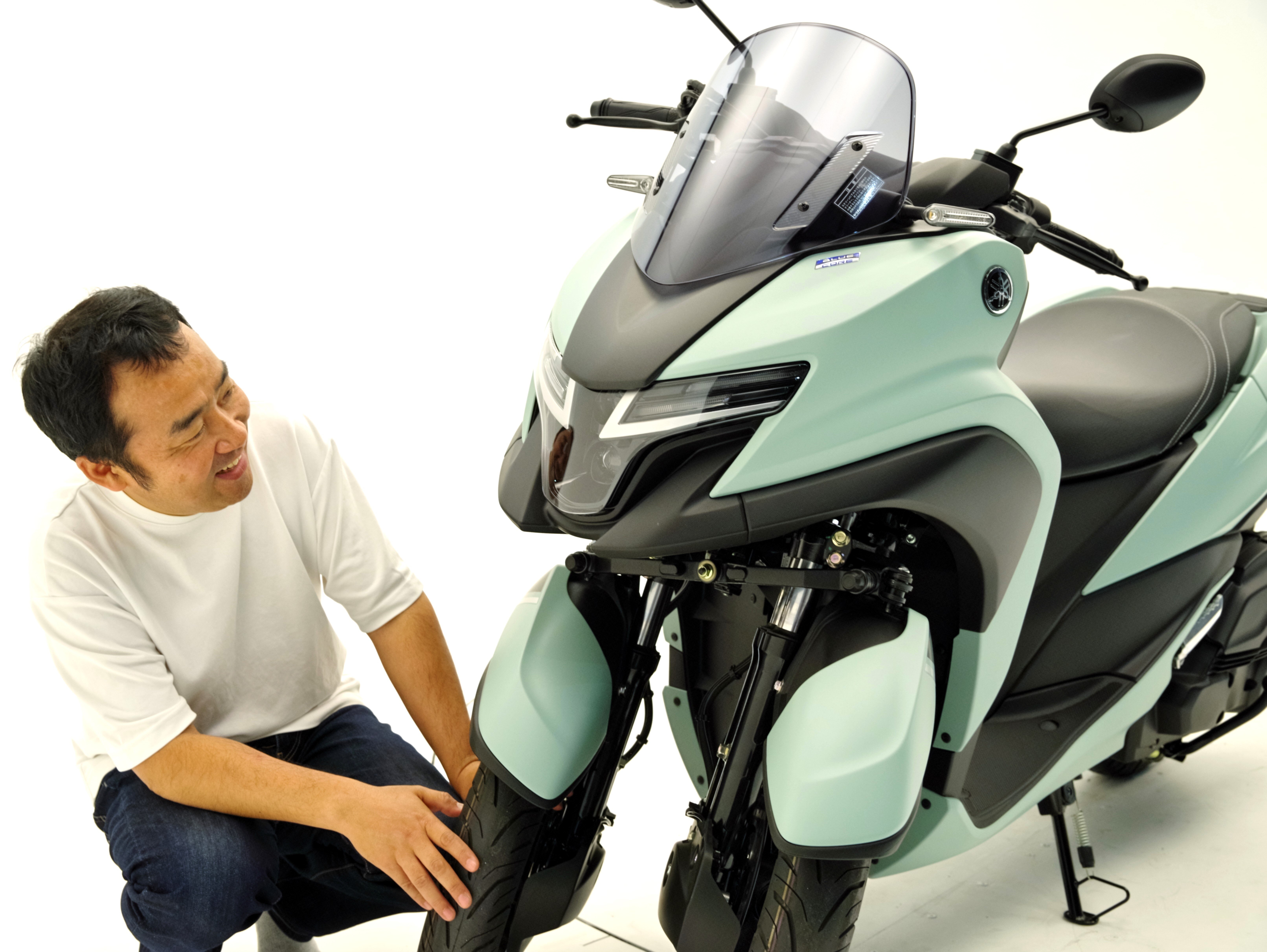 最新トレンドを採り入れたスタイル、グラブバーは四輪車のルーフレールをイメージ