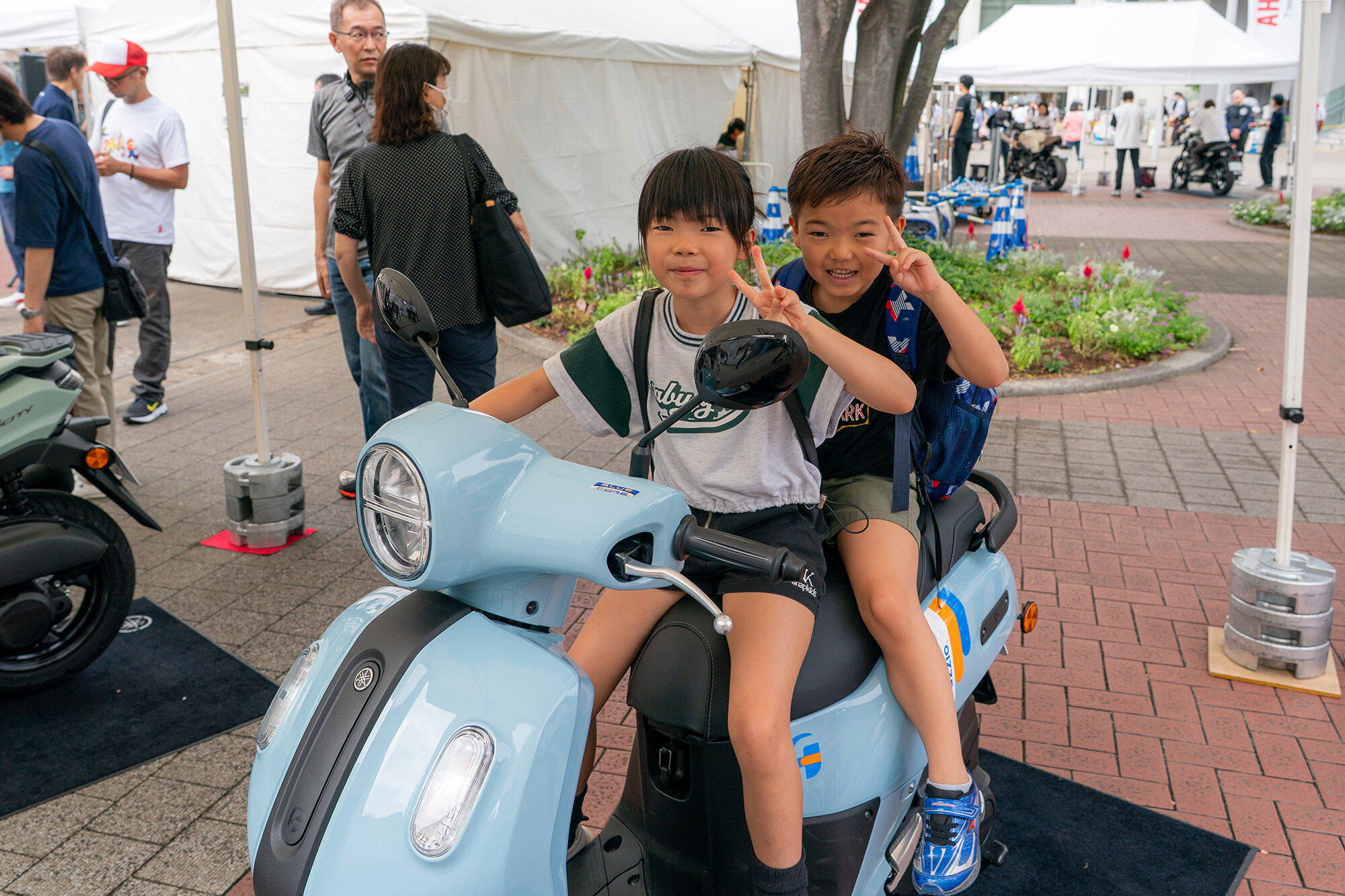 乗り物が大好きな子どもたちに