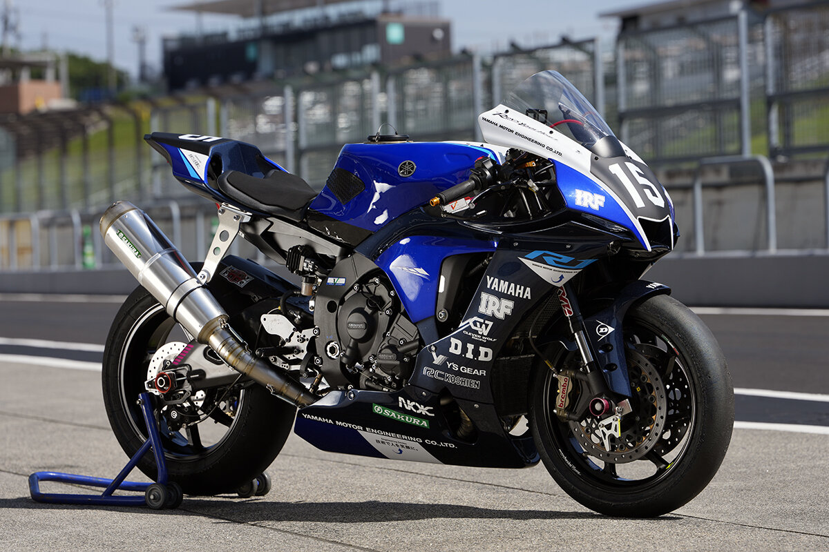 ブースには、8耐を走ったYZF-R1も登場！