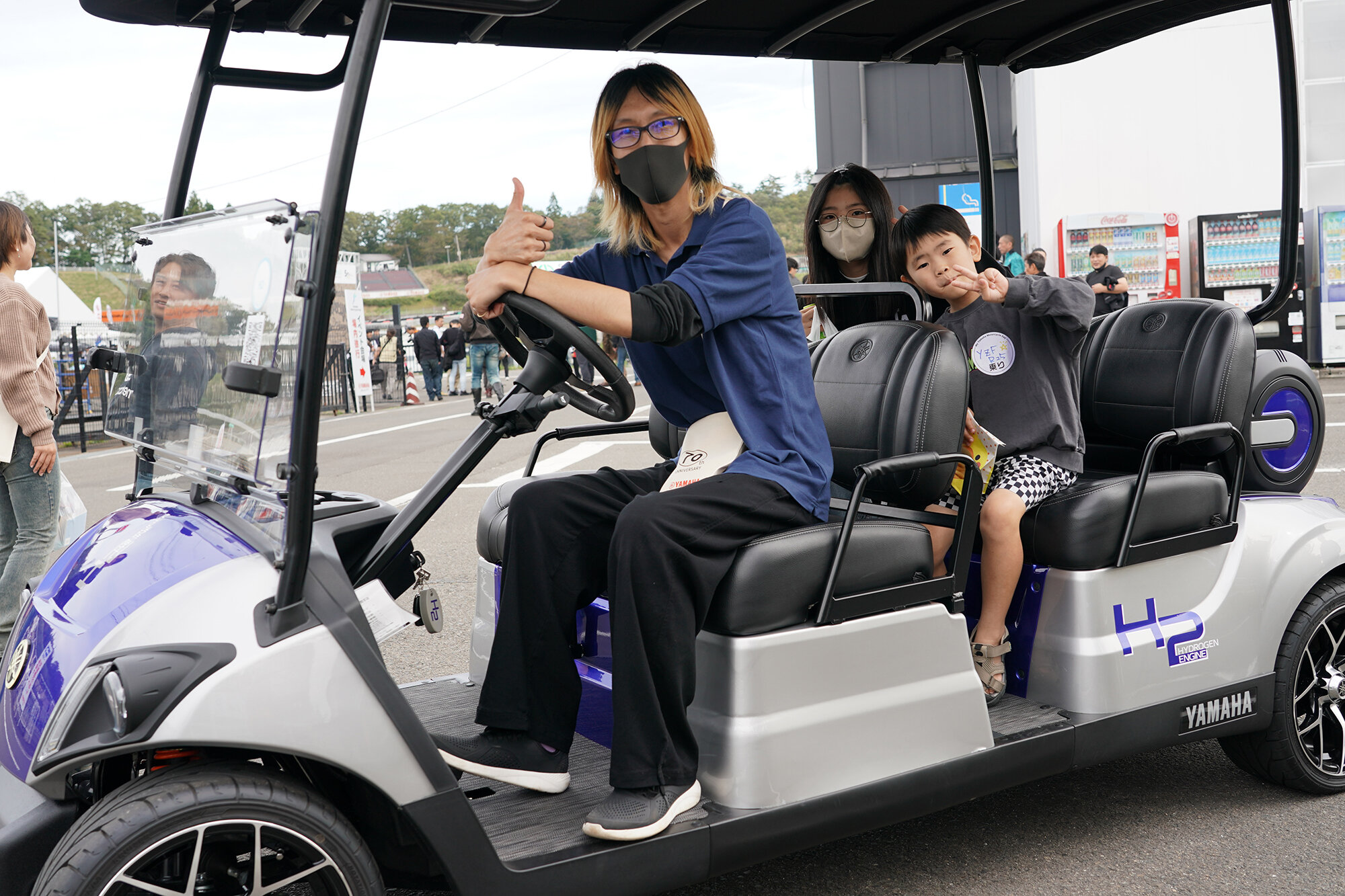 水素エンジン搭載ゴルフカーや
