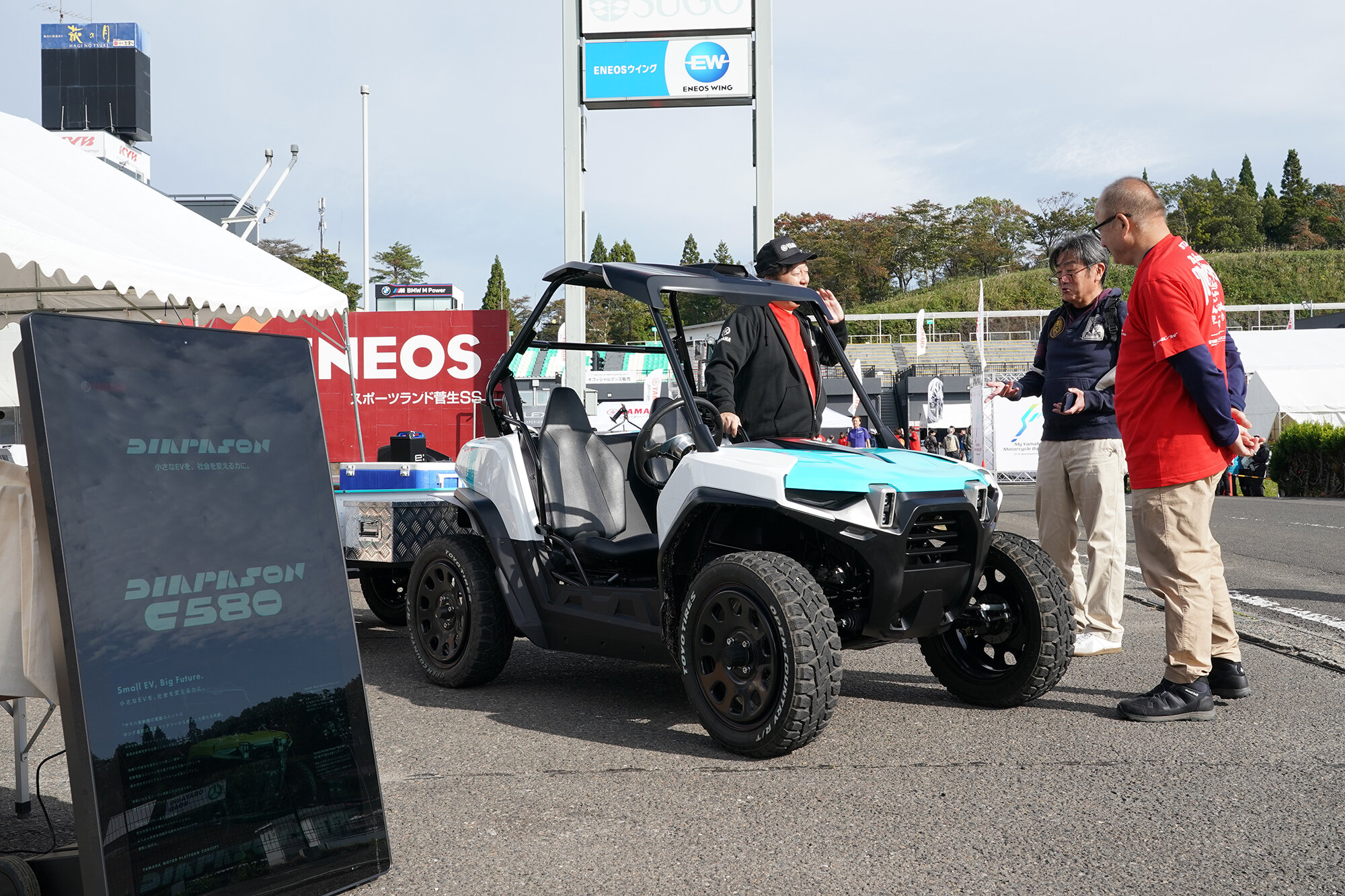 ヤマハ製モーターとホンダさんの携行型バッテリーを搭載したパーソナル低速モビリティ