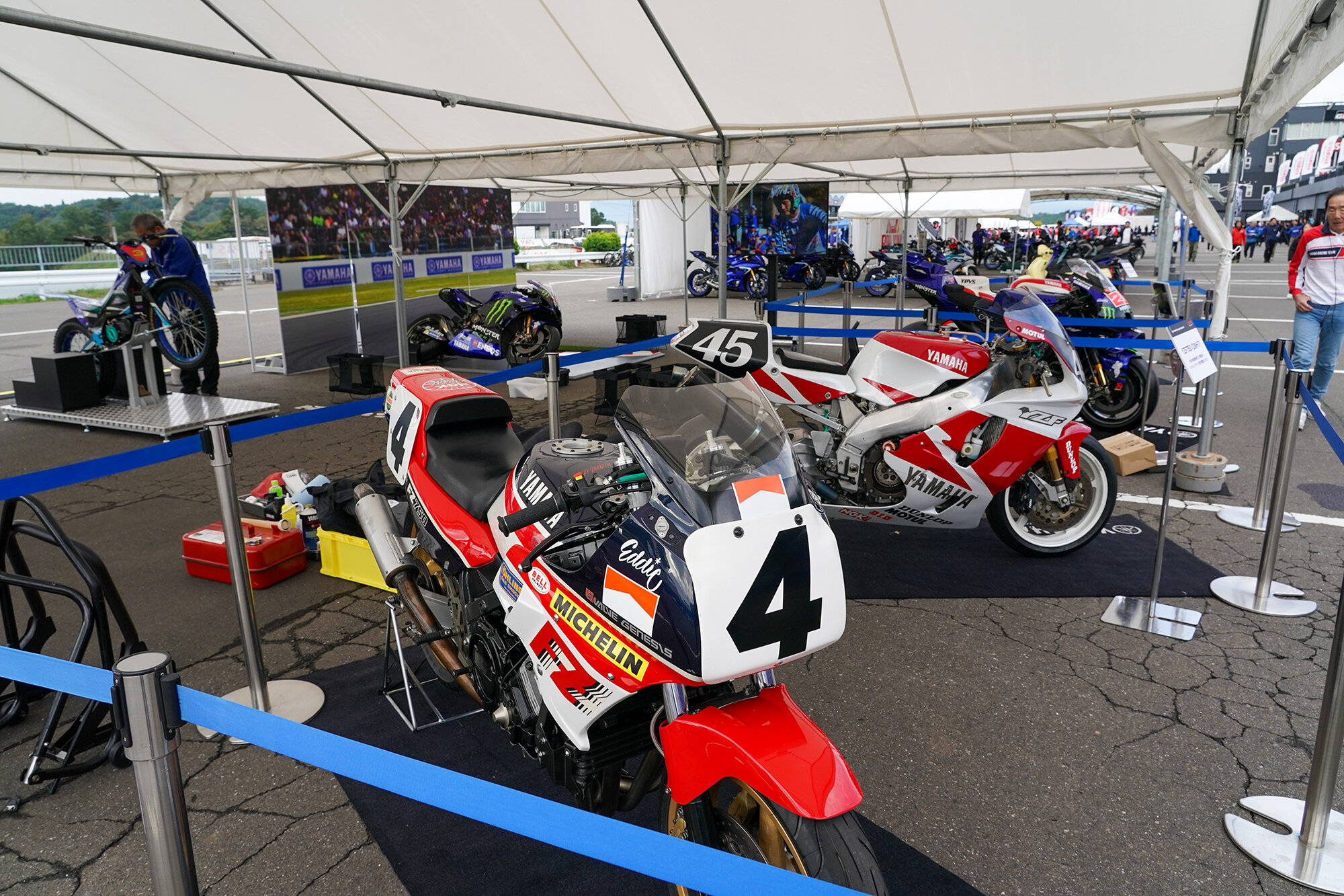 レーサーまでもが並びました。