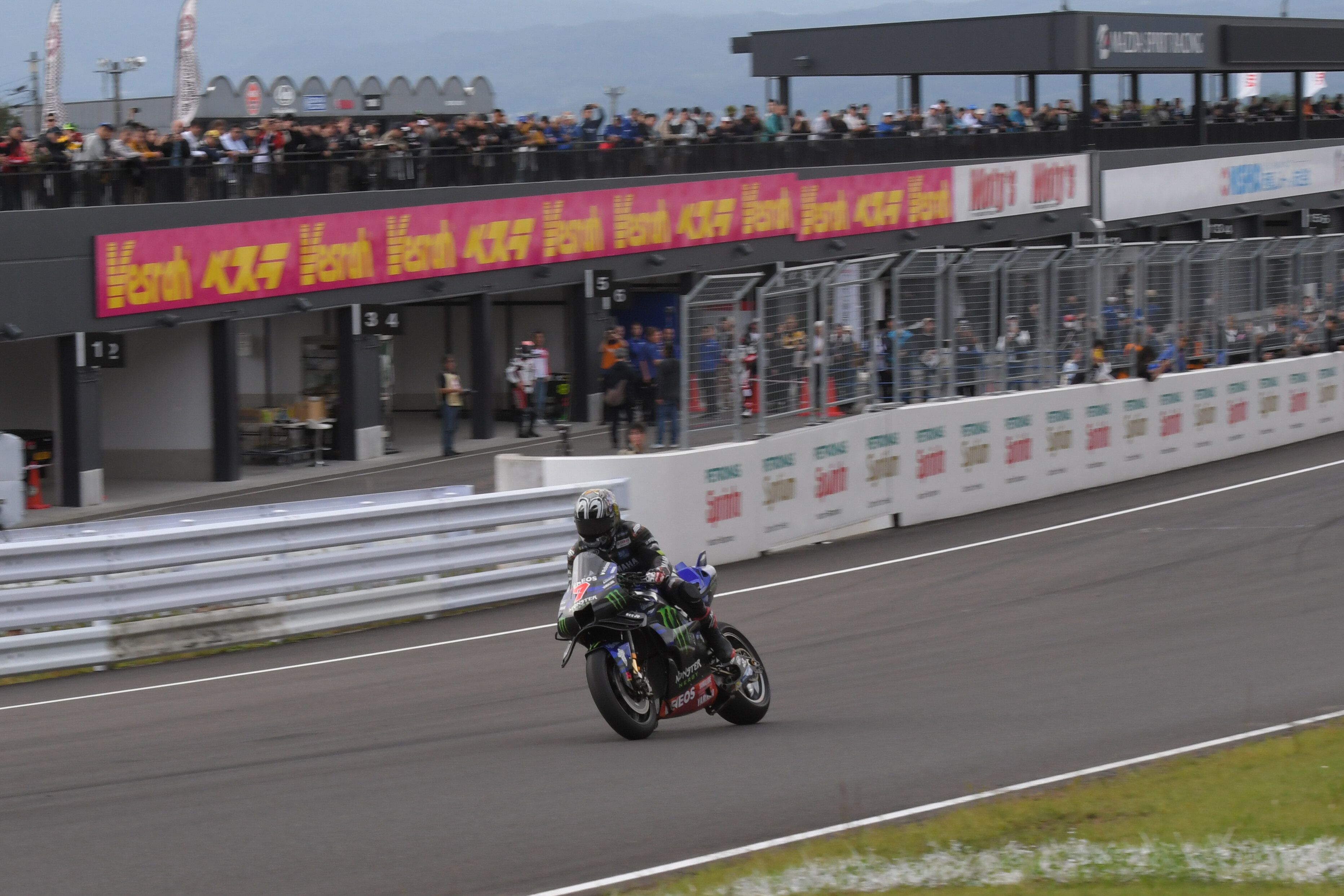 高くて低くて身体にダイレクトに響くM1独特の排気音に