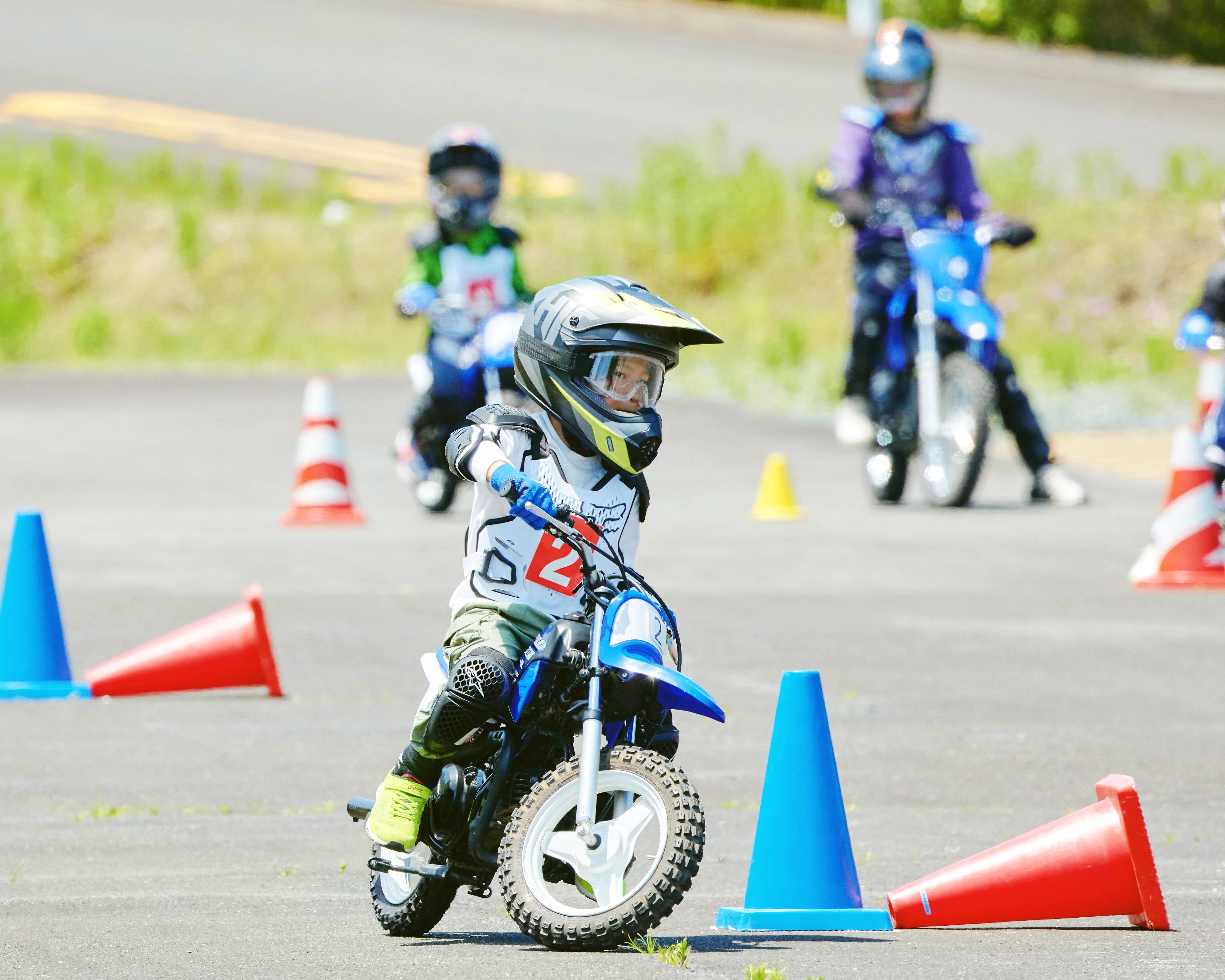 ひとつ上のサーキットコースは、さまざまな課題走行にチャレンジしながら