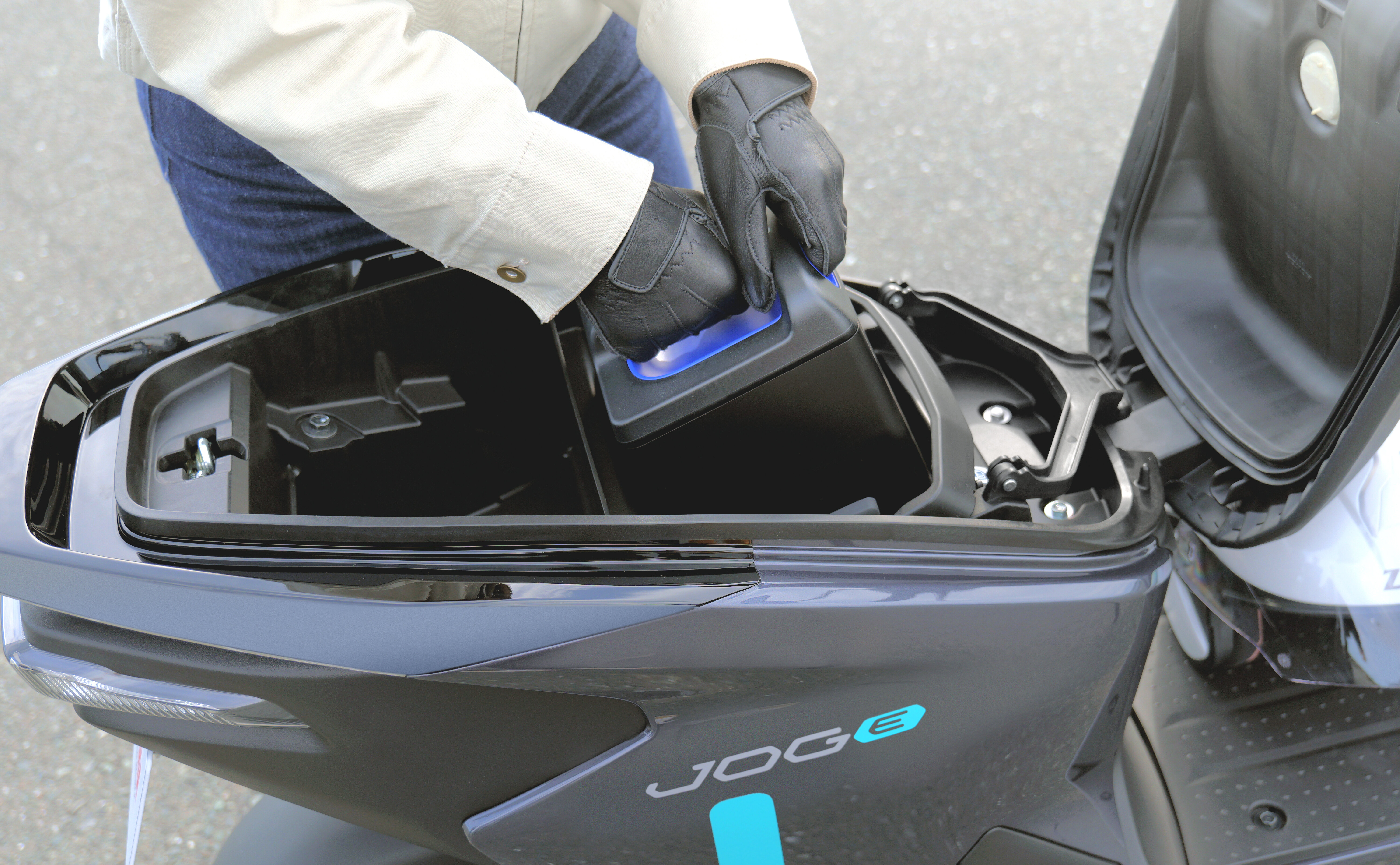 ステーションでバッテリーを交換するという方法で 