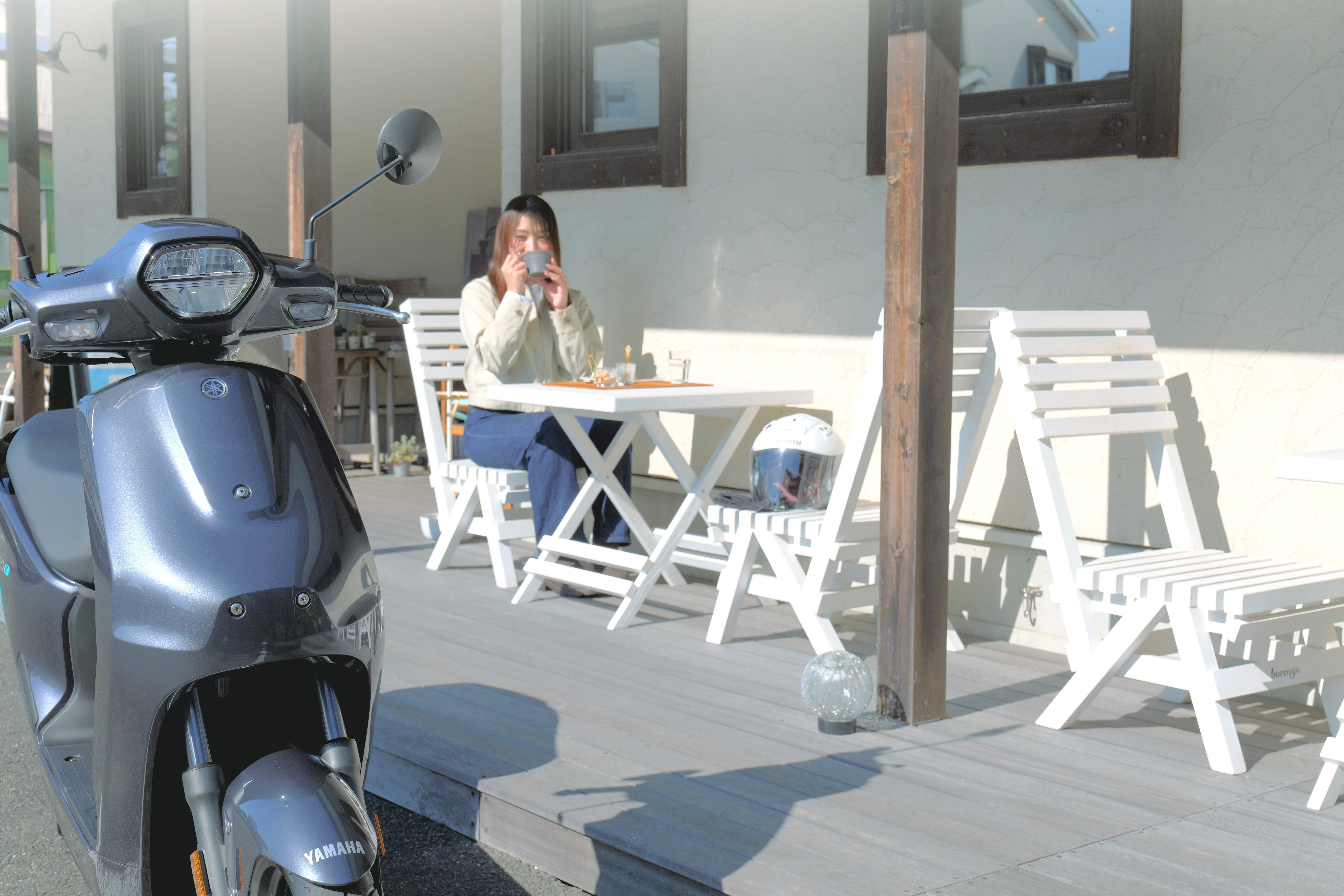 そして、ヘッドランプ下のボディにはフロントバスケット等のアクセサリー装着を想定した取付穴を設置しています。