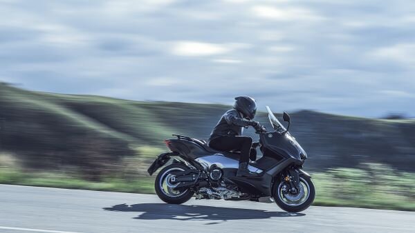 スポーツバイクは、「走りを楽しみ、ツーリングの相棒になるバイク」