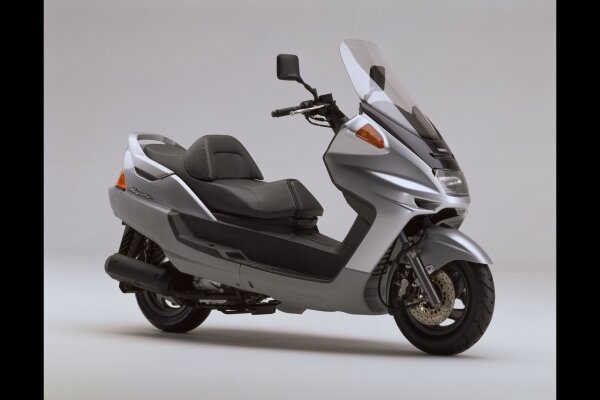 変化の兆しが現われたのは、1995年に日本で発売されたMajesty250でした