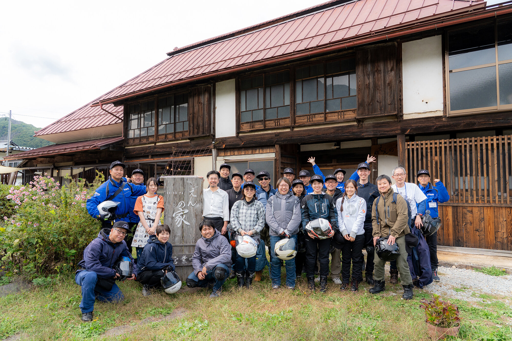 お店の方にも入っていただいて記念撮影。