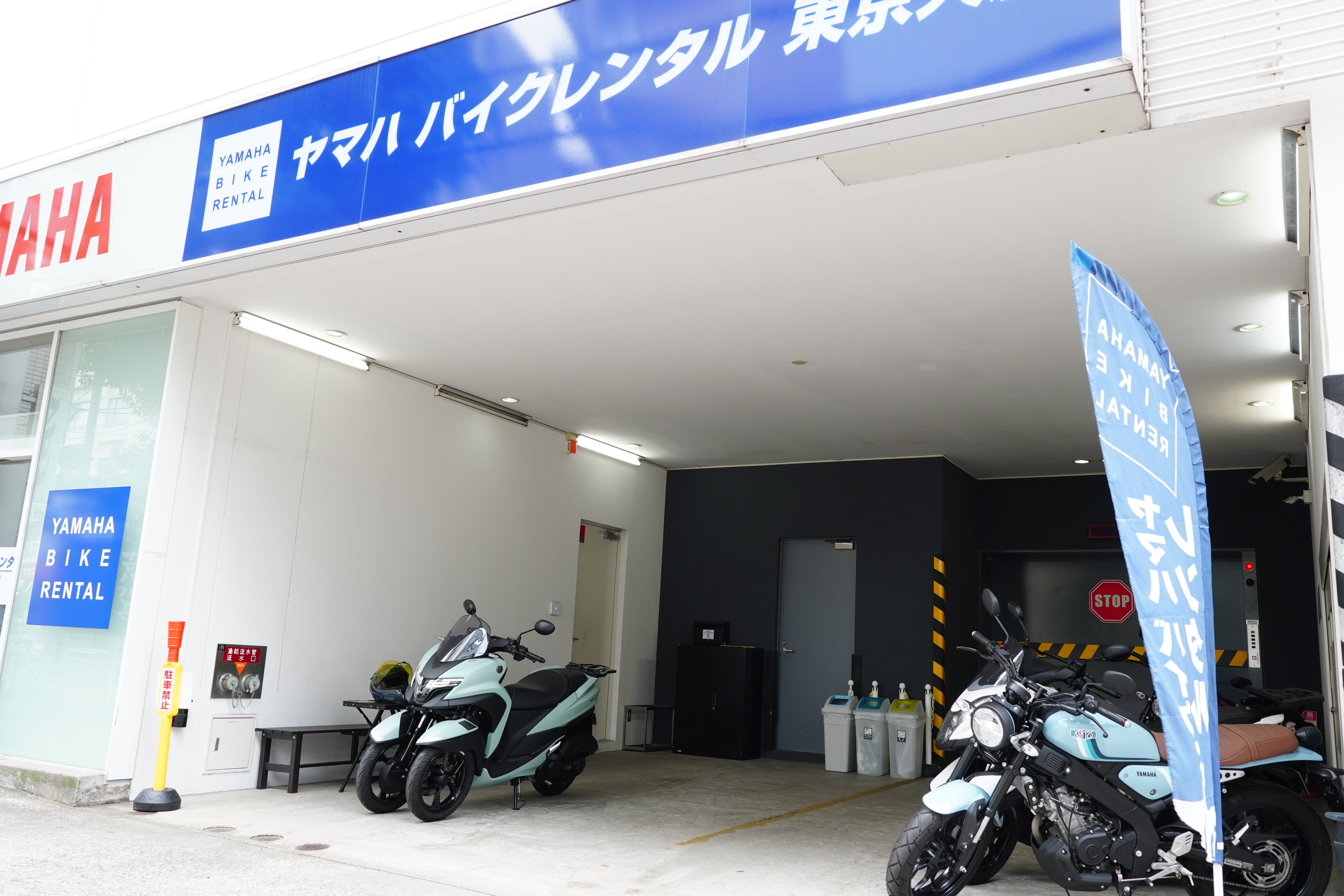 出発前に、まずは車両のメインスイッチをオンにしてスマートフォンアプリのY-Connectを起動して、車両とスマートフォンをBluetoothⓇ接続します。