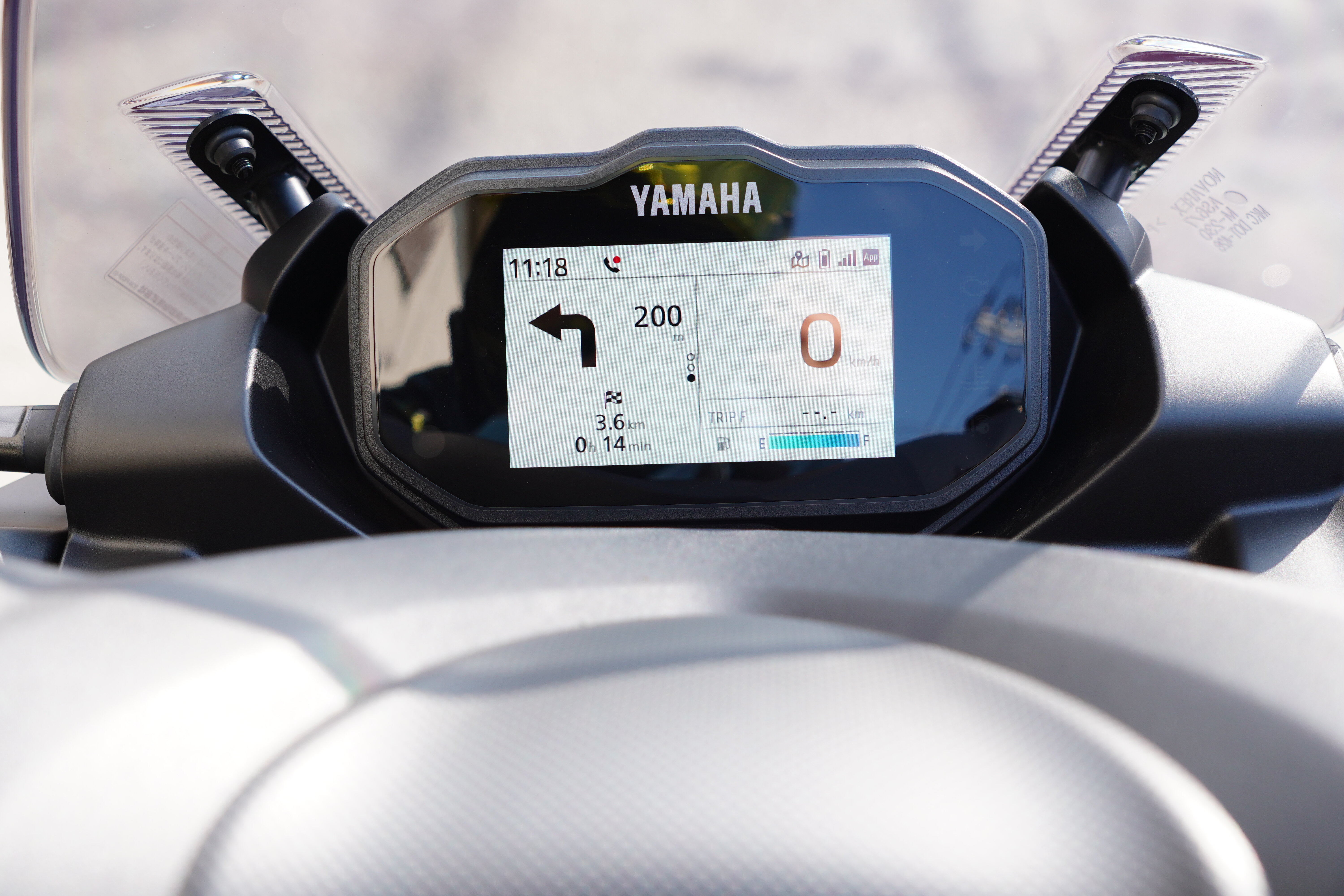 さらにパターンを切り替えると、目的地までの距離と所要時間が表示されます。