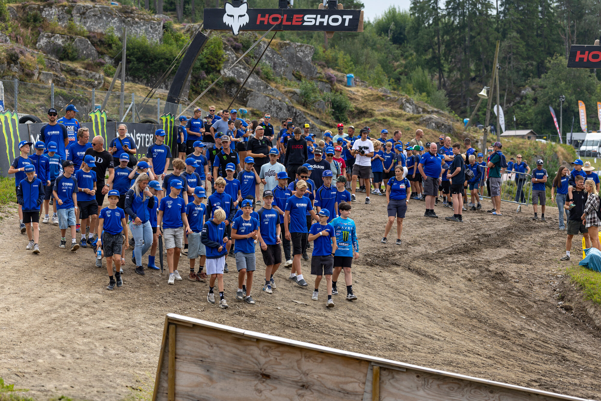 初日にまず全体ミーティングが行われ、その後、元グランプリライダーをコーチに、アドバイスを受けながらコースウォークを実施。