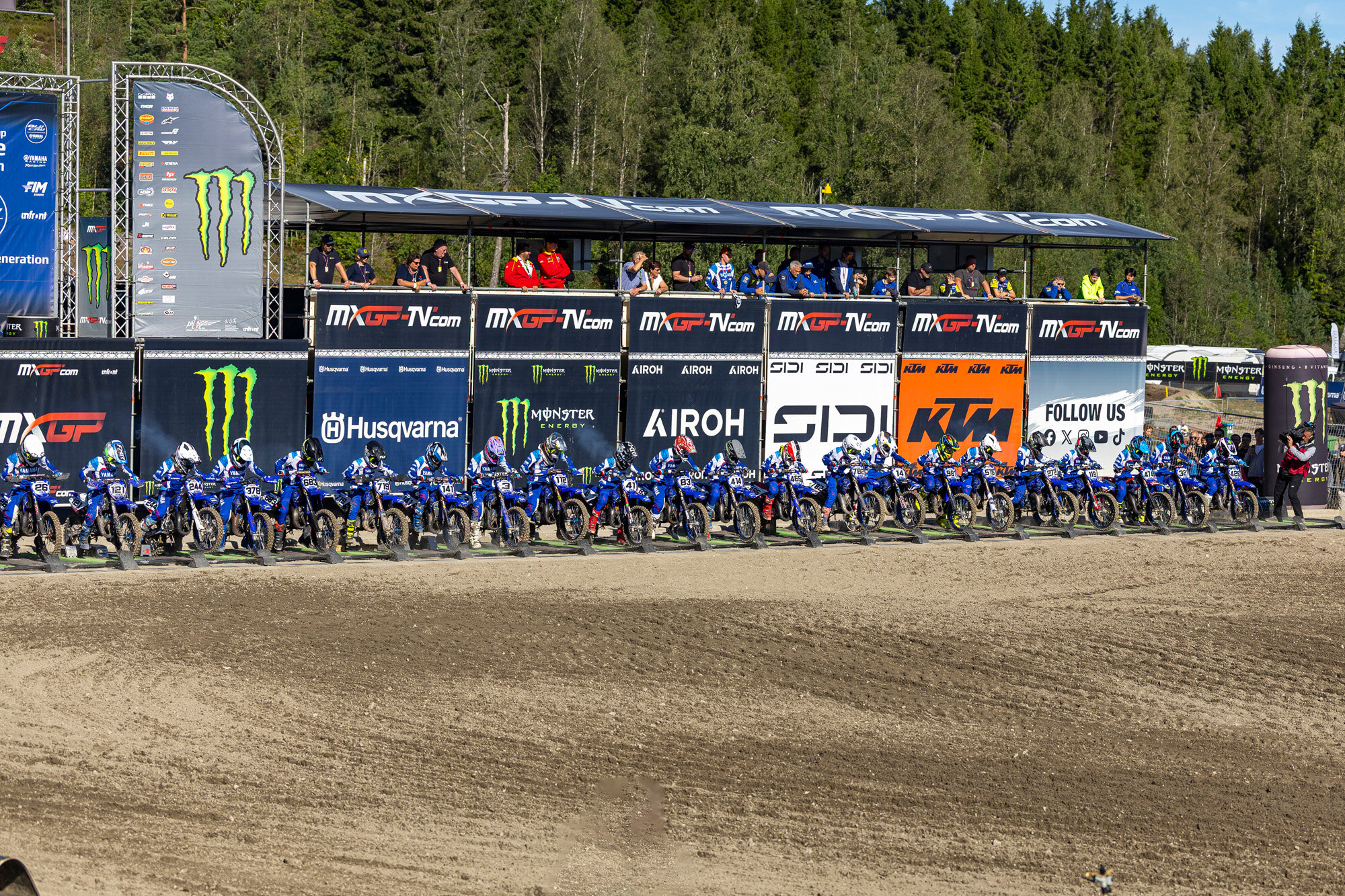 続いて行われたYZ85クラスは、江藤選手が12番手グリッドからスタート。