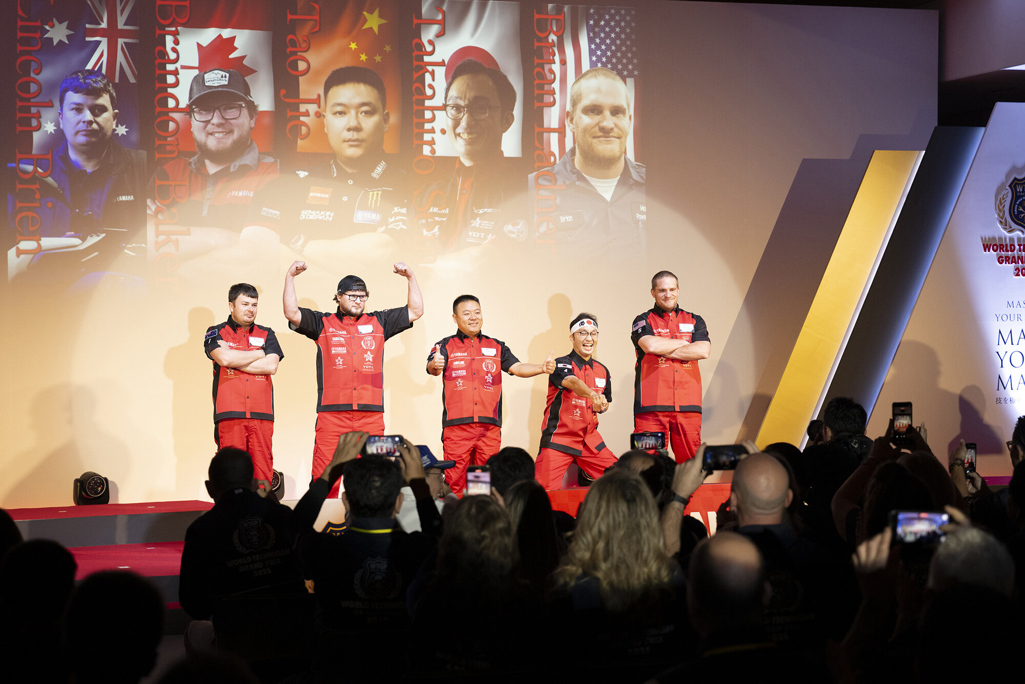 競技内容は、日本代表を選出した国内予選大会とほぼ同じですが、世界大会と言うだけあって、会場の雰囲気が全く違うのです