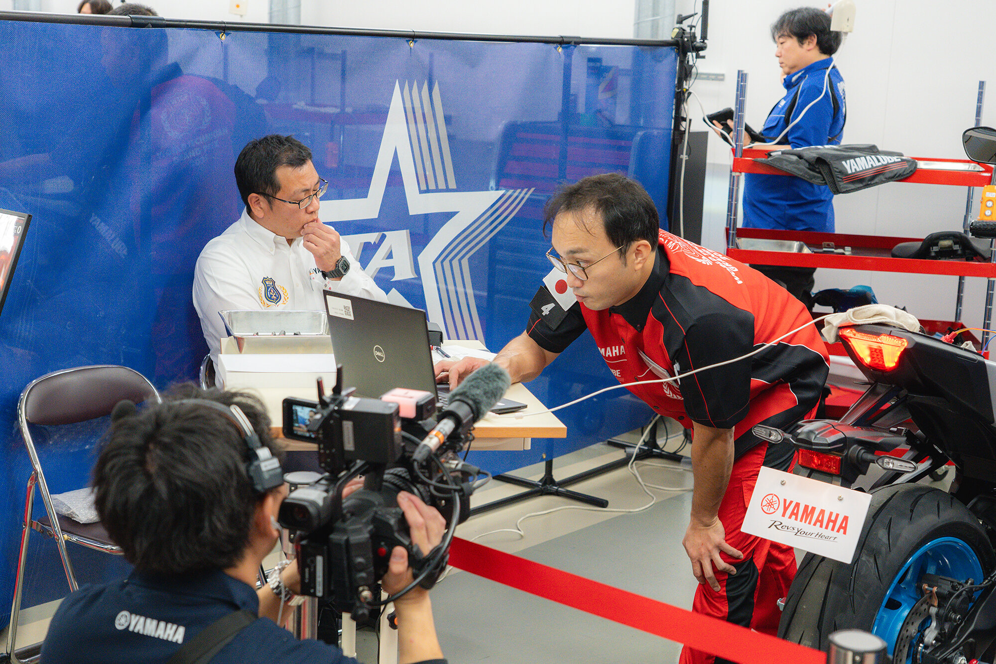 また、ライブ配信用の定点カメラが各選手につき1台
