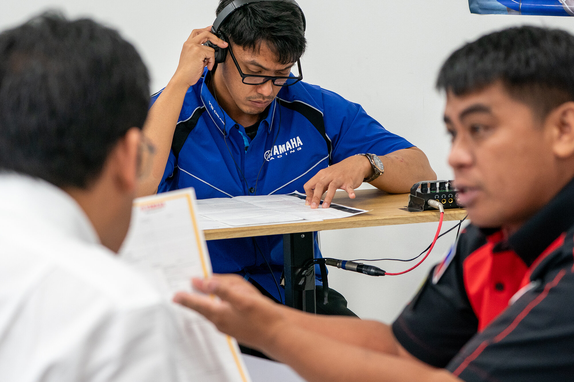 会話のスムーズさや知識の豊富さに思わず聞き入ってしまいますが、実は、身だしなみやホスピタリティといった「行動系」も重要なポイントです。