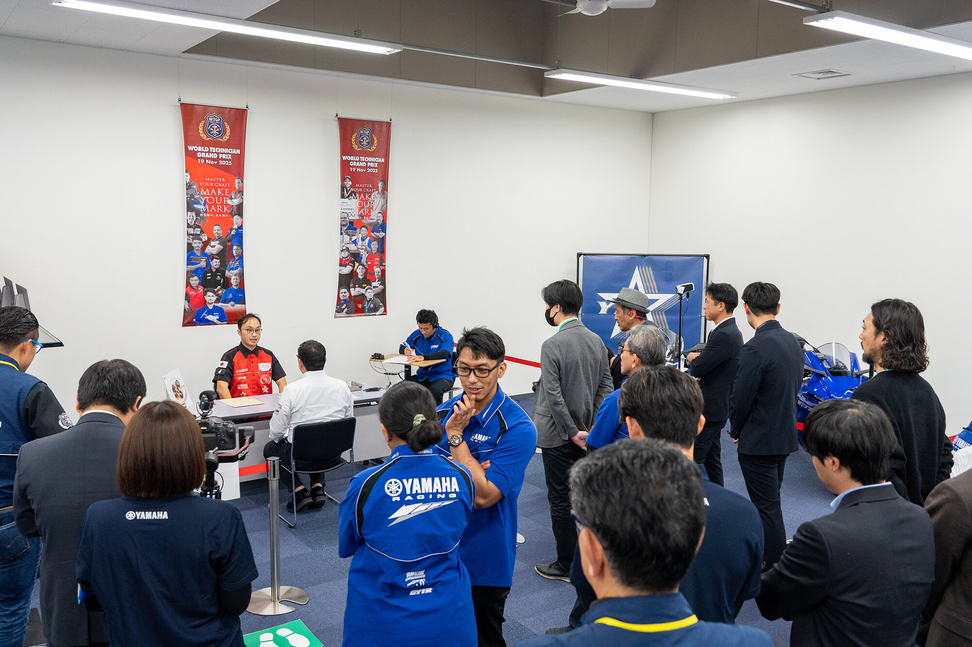 特に「お客さま対応競技」では、日本語で競技しているのは清野さん一人だけということもあり、自然と観戦者が集中しました。