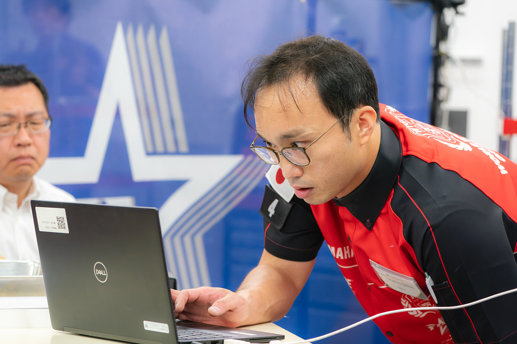 サービスマニュアルを見返したり、YDTと接続したパソコンを食い入るように見つめ