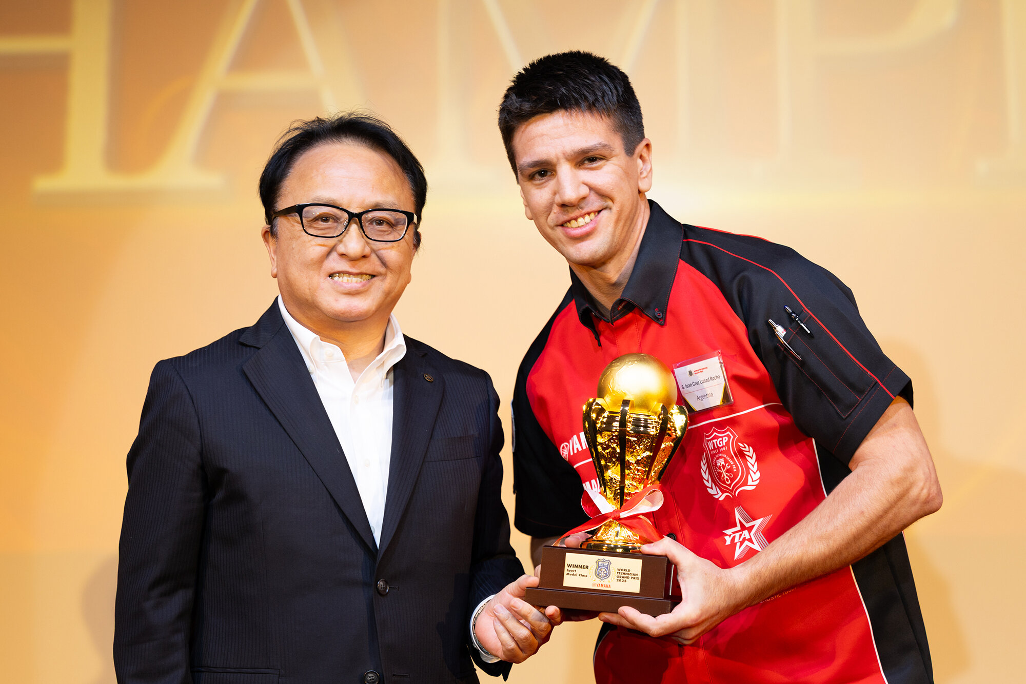 コミュータークラスは、ファン・クルス・ルナド・ロチャ選手（アルゼンチン）が優勝し、世界No.1のヤマハメカニックの座につきました。