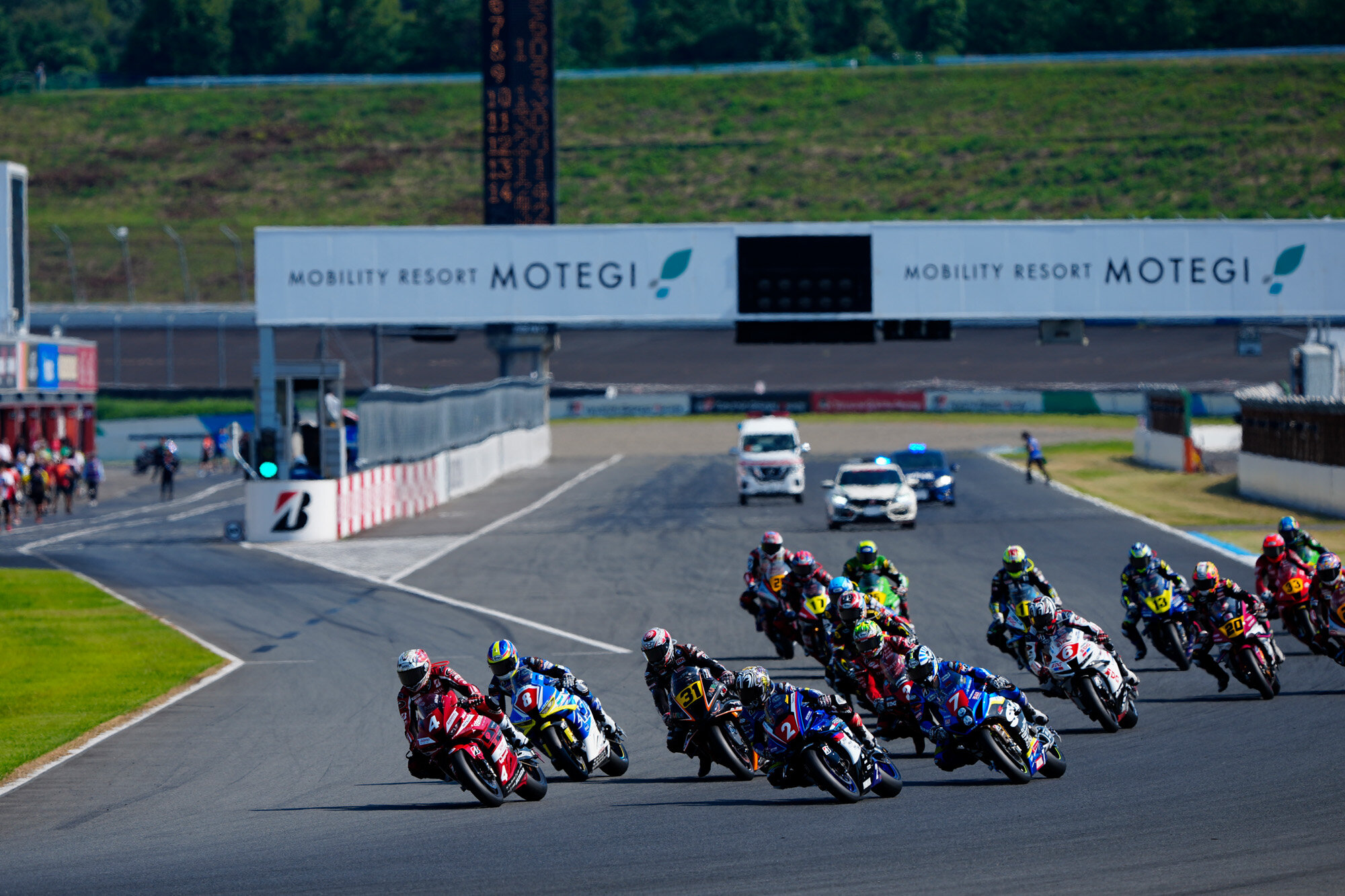 近年は国内メーカーに加え、「黒船」とも例えられる海外メーカーのマシンを有力選手が使用することで戦いは激化。