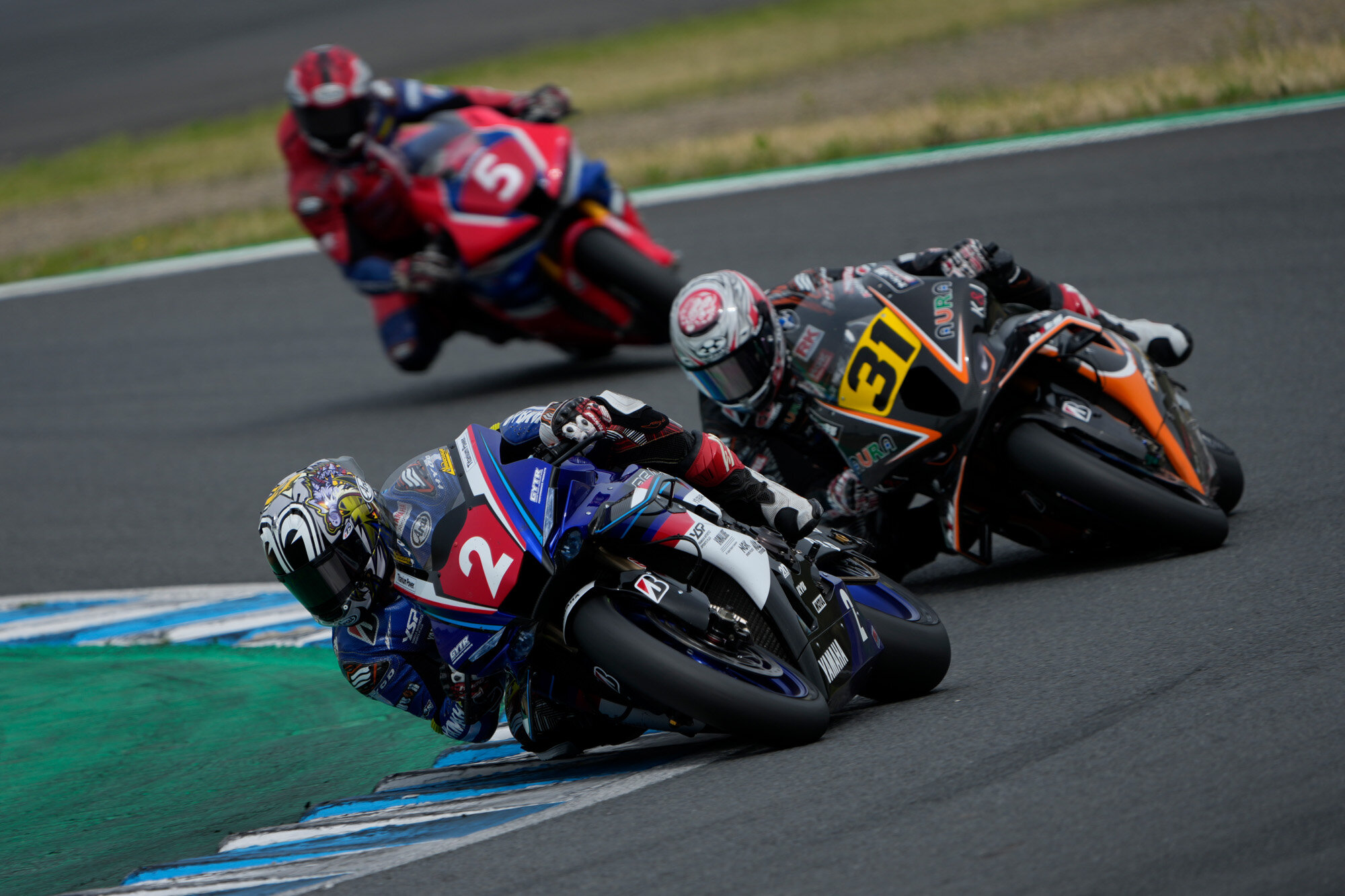 開幕戦や第3戦のもてぎ大会はライバルに優勝を許すも、しっかりと2位でポイントを重ねつつ、