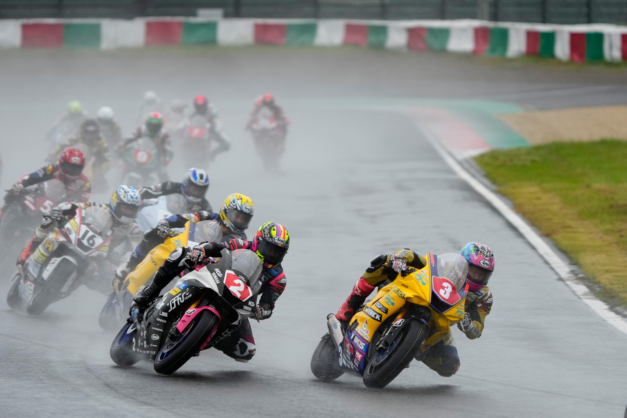 ST600クラスでは、YZF-R6を駆る#3 伊達悠太選手が、チャンピオンをかけて最終戦へ。同じくウエットでのレースを冷静に走り切って5位でフィニッシュ。