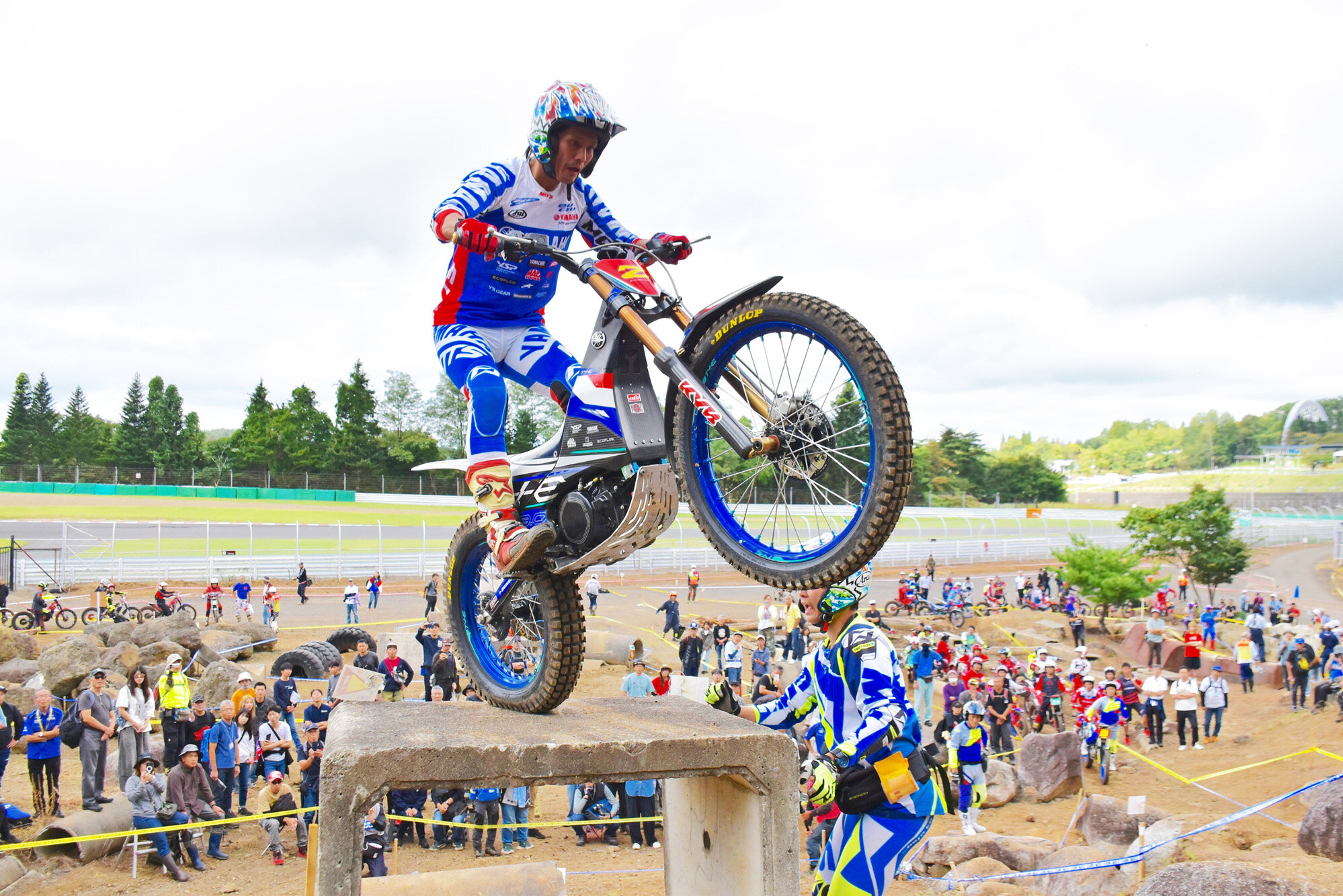 第6戦SUGO大会では、黒山選手が今季3勝目をあげてチャンピオンを大きく引き寄せるとともに、TY-Eは5連勝を飾り、エンジン車を超えるパフォーマンスを発揮し続けたのです。