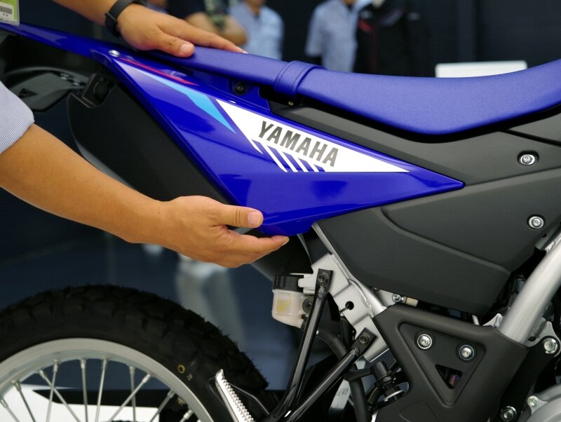 足を後ろに引いた時ブーツがフレームとの間にはまってしまうことがありました