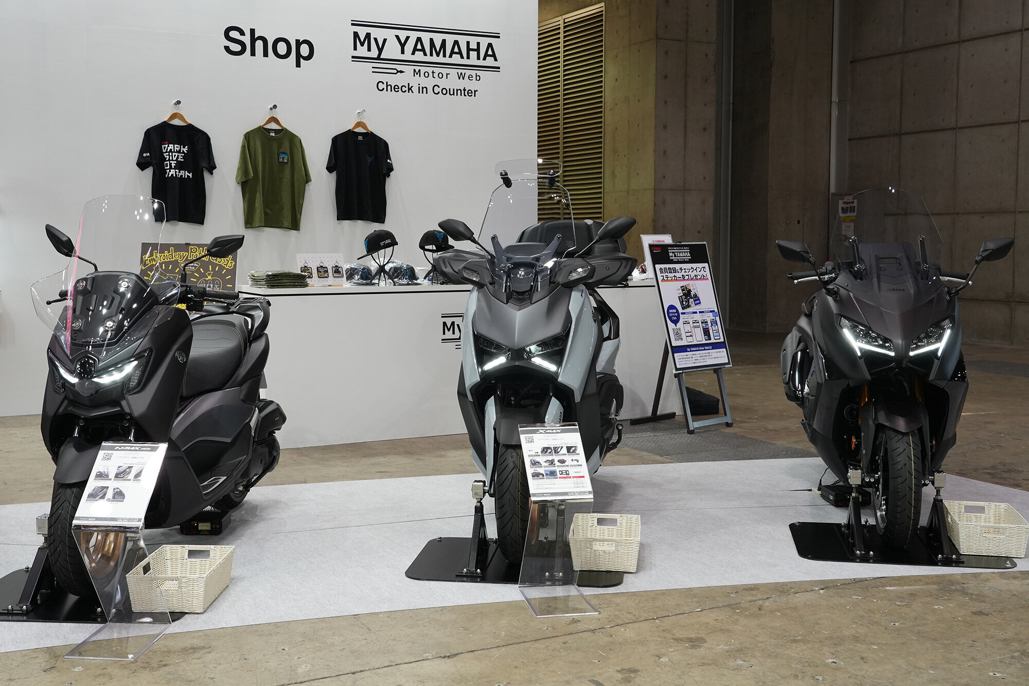 移動の足だってかっこよくありたい！　NMAX155，XMAX、TMAX560 TECH MAXのMAX兄弟が並ぶスクーターエリアには、