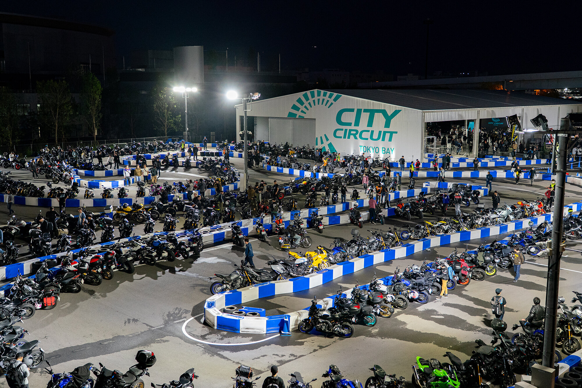 開催2回目にして、早くも「MT夜会」の愛称がオーナーの皆さまに定着した、MTシリーズオーナーのためのナイトイベント「The Dark side of Japan Night Meeting 2025」。