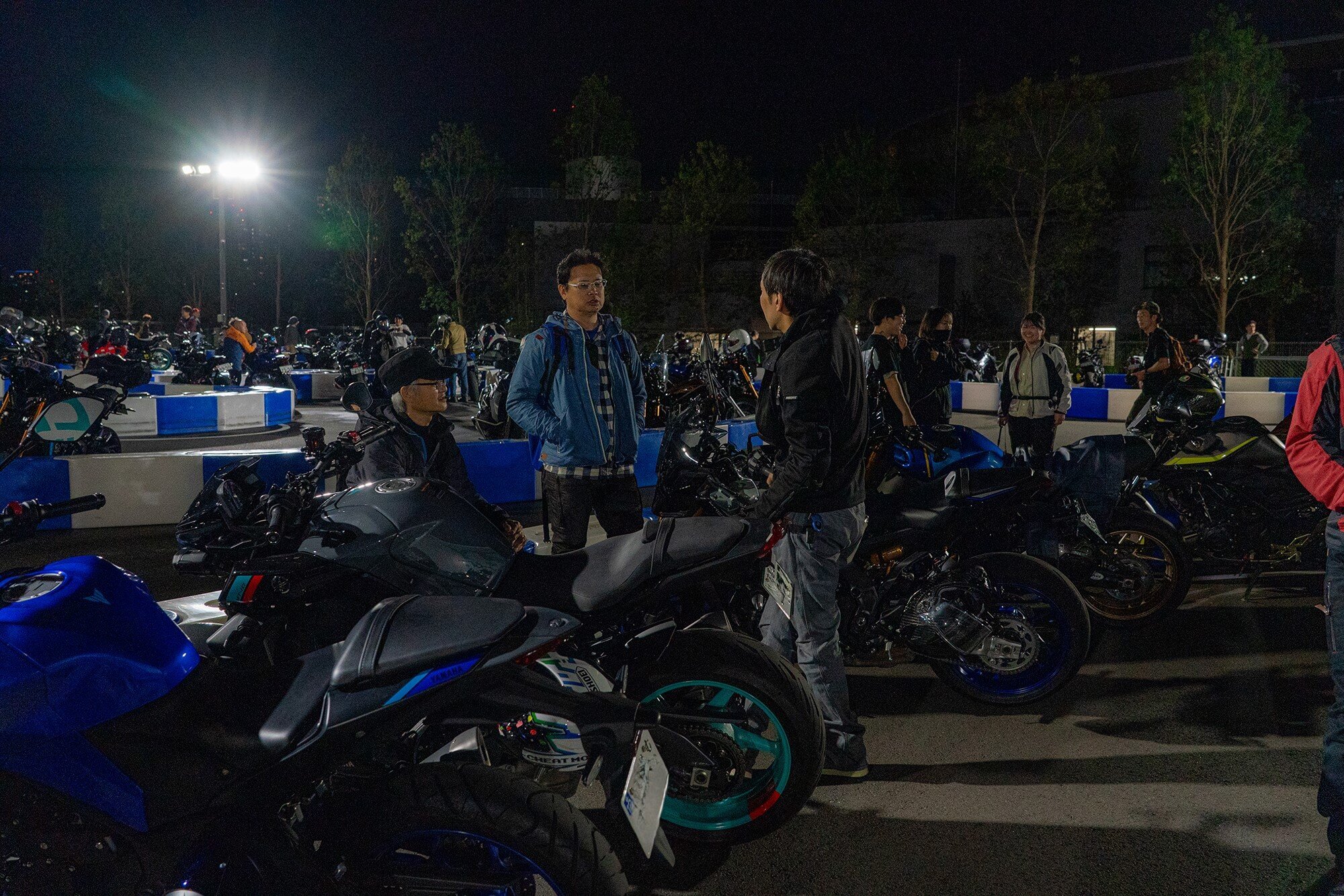 駐車スペースで、思い思いのカスタムが施されたMTシリーズを見て回ったり、