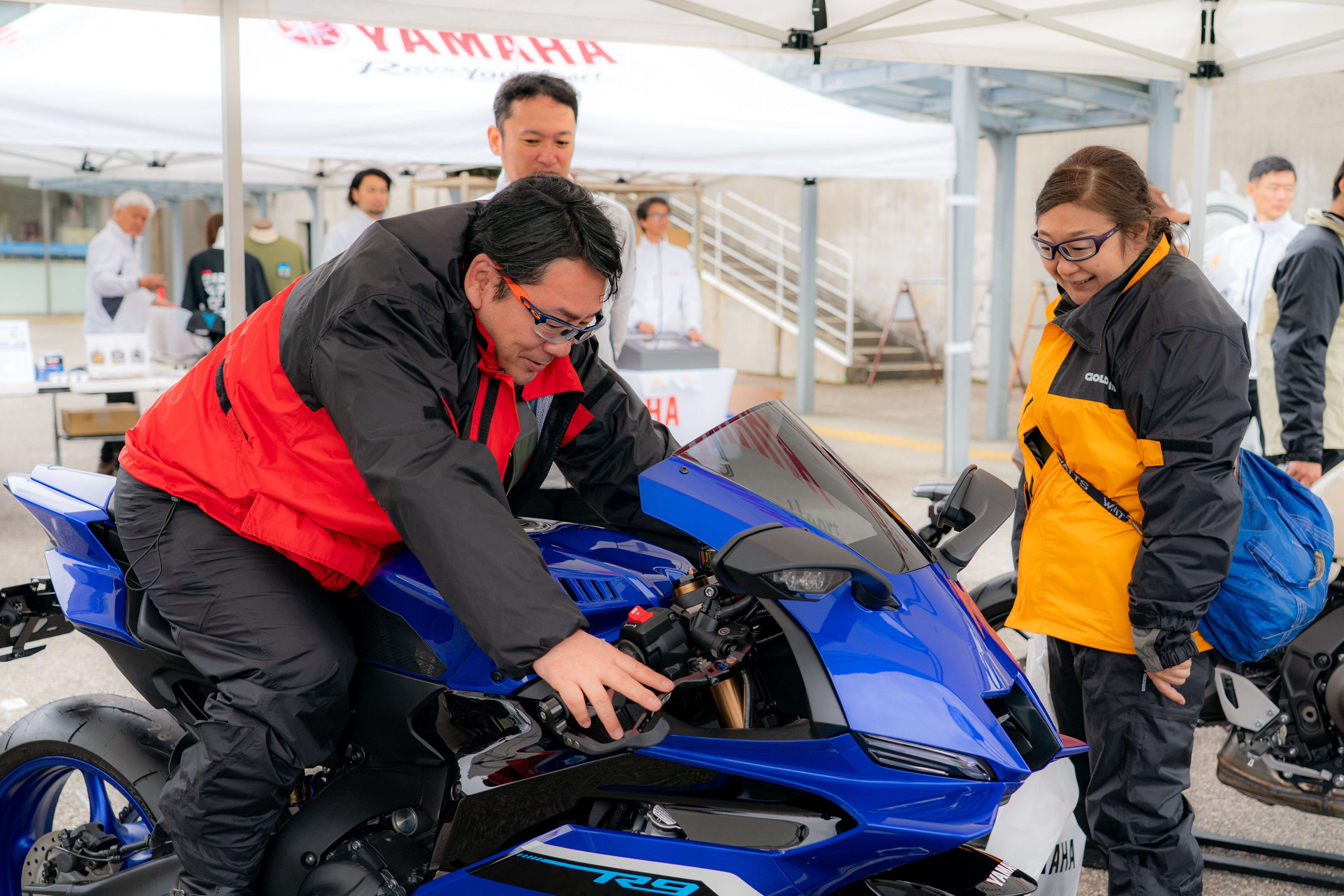 ほかにも、オリジナルグッズの販売コーナーや......