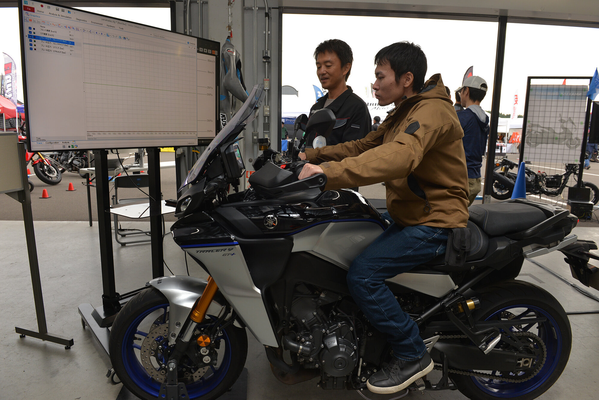 こちらは、ABS作動時のブレーキレバーの操作体験に、