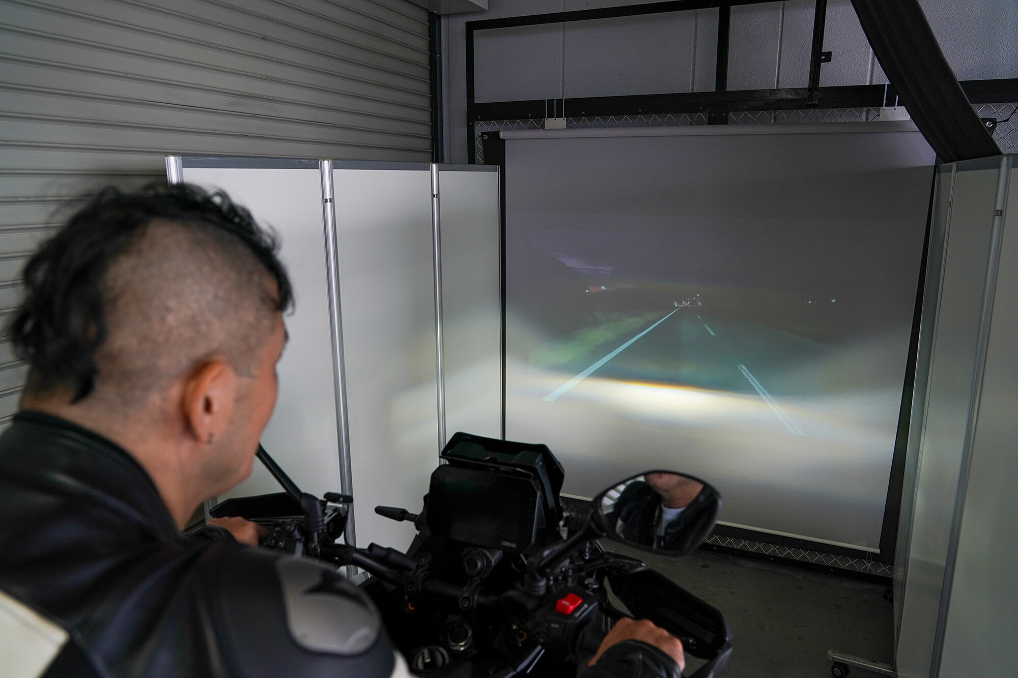 「TRACER9 GT」と「TRACER9 GT+ Y-AMT」に採用されているマトリクスLEDヘッドランプの機能疑似体験に