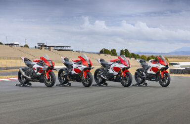 記念すべき創立70周年のフィナーレを白と赤のレジェンドカラーが飾る！ YZF-Rシリーズ「70th Anniversary Edition」が登場します！