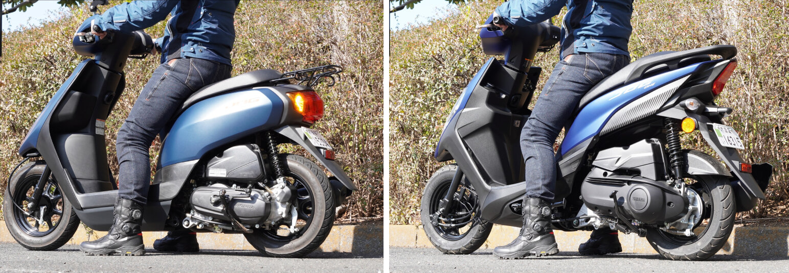 身長158cmのライダーによる足つき比較、左がJOG(50cc)、右がJOG ONEです。