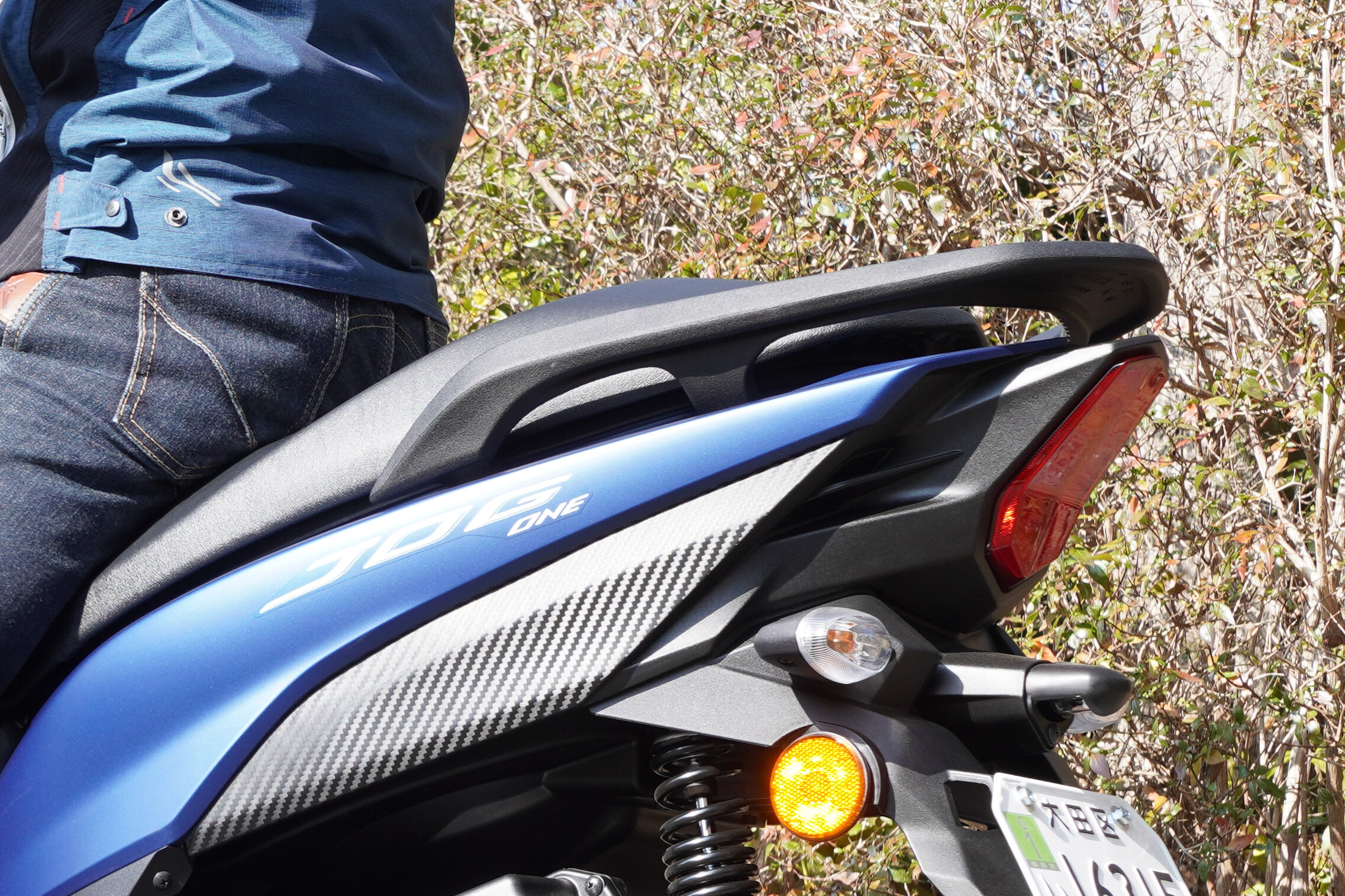 JOG ONEには大きくて握りやすいグラブバーもついているので、取り回しの利便性がアップしています