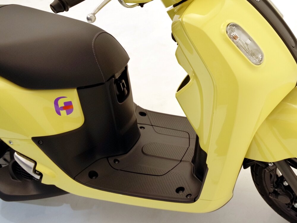 余裕のある乗車姿勢や広いフートスペースを追求しています。