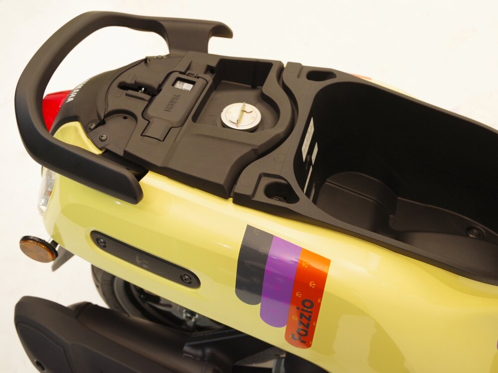 タンク位置や外装、空冷エンジンなど全身で軽さを追求