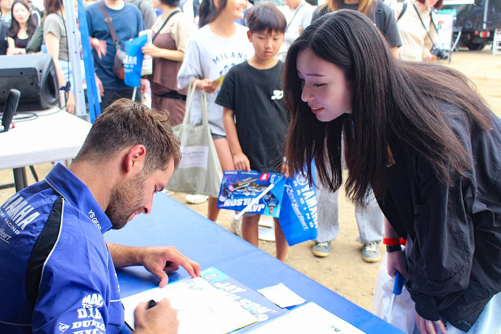 モトクロスではファクトリーライダーのサイン会を実施。
