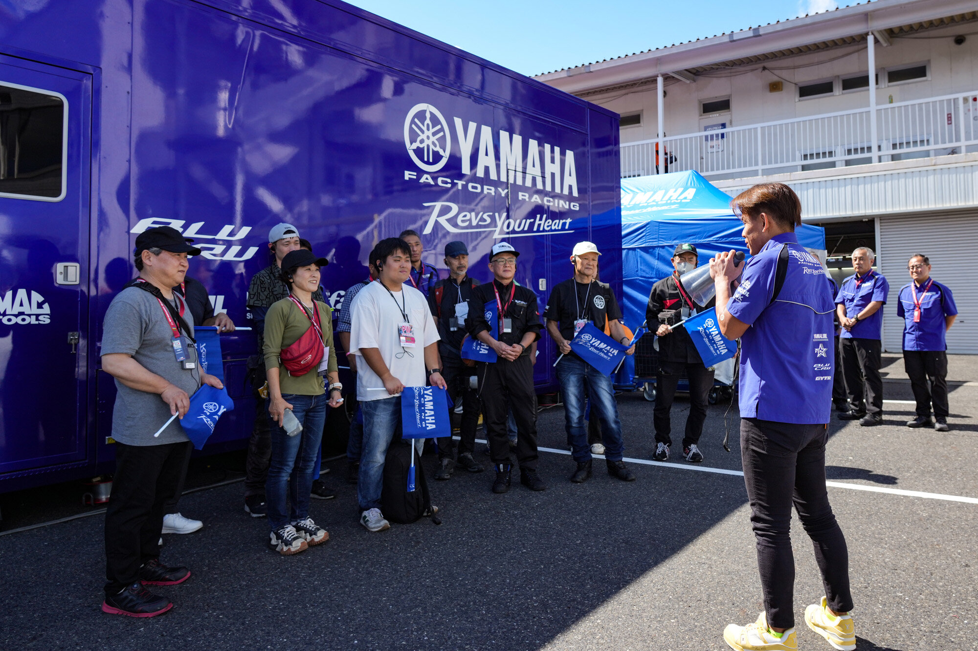 限定コンテンツが盛りだくさんの「YSP応援団」！　中でも好評なのがパドックツアーです