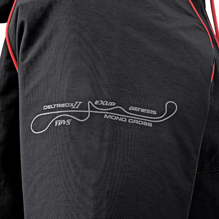 ウィンドブレーカーやTシャツの袖にもプリントされています。 