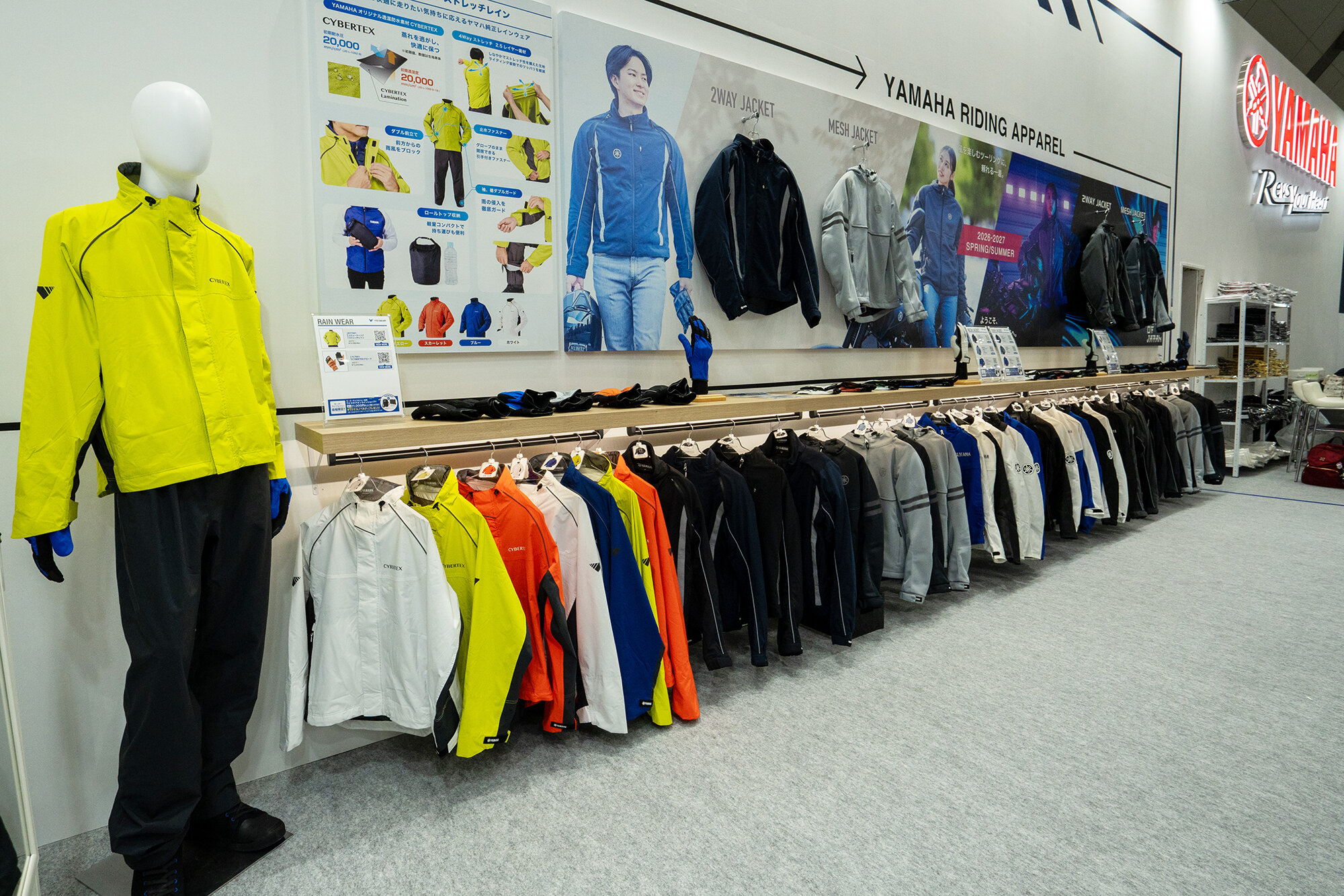 新作の春夏アパレルやレインウェア