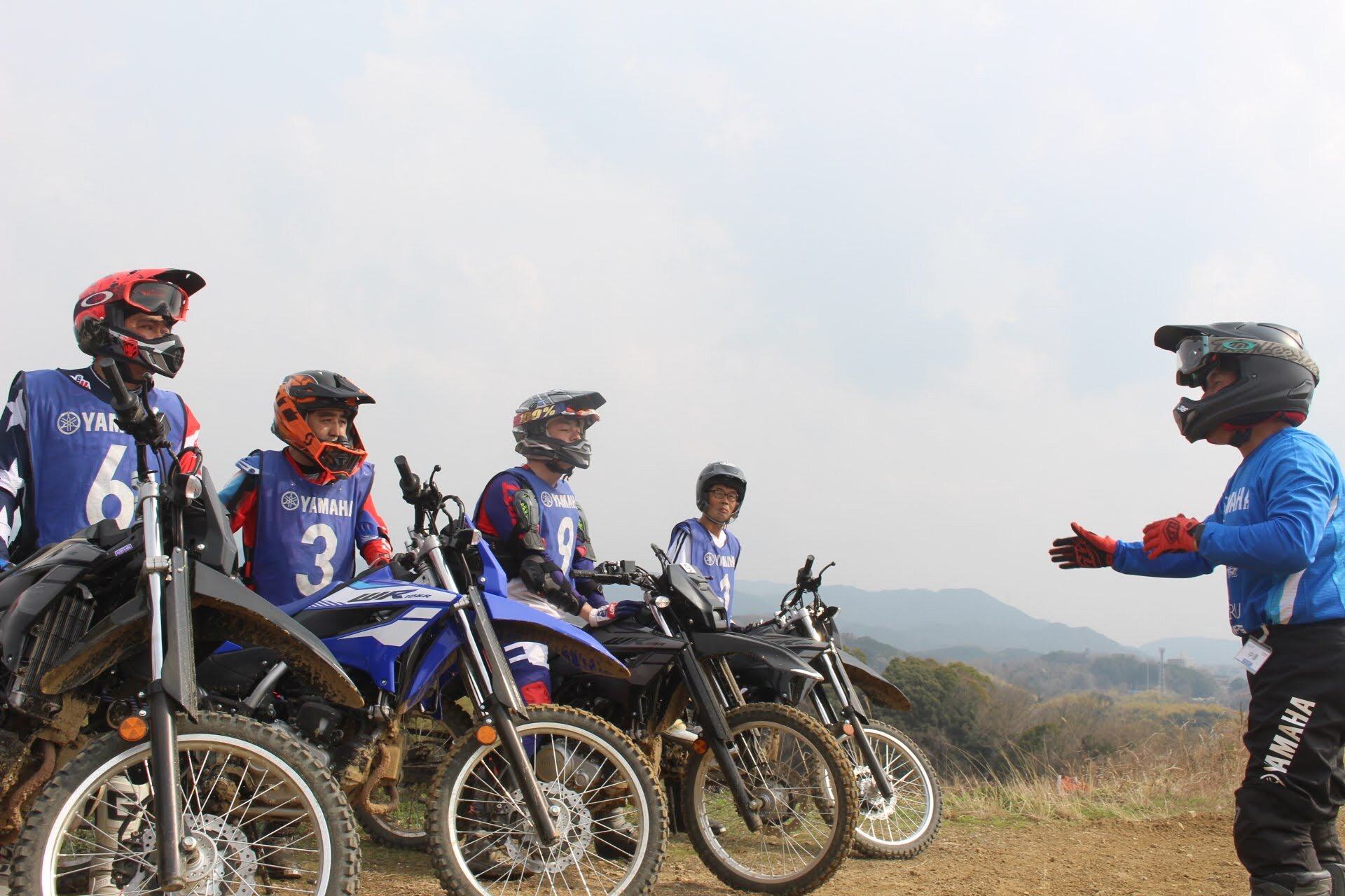 WR125Rは本格的な車格を備えつつも125ccならではの扱いやすさが魅力で