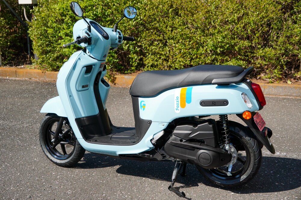 横から見るとわかる厚みのあるシートは、座り心地が良好。 